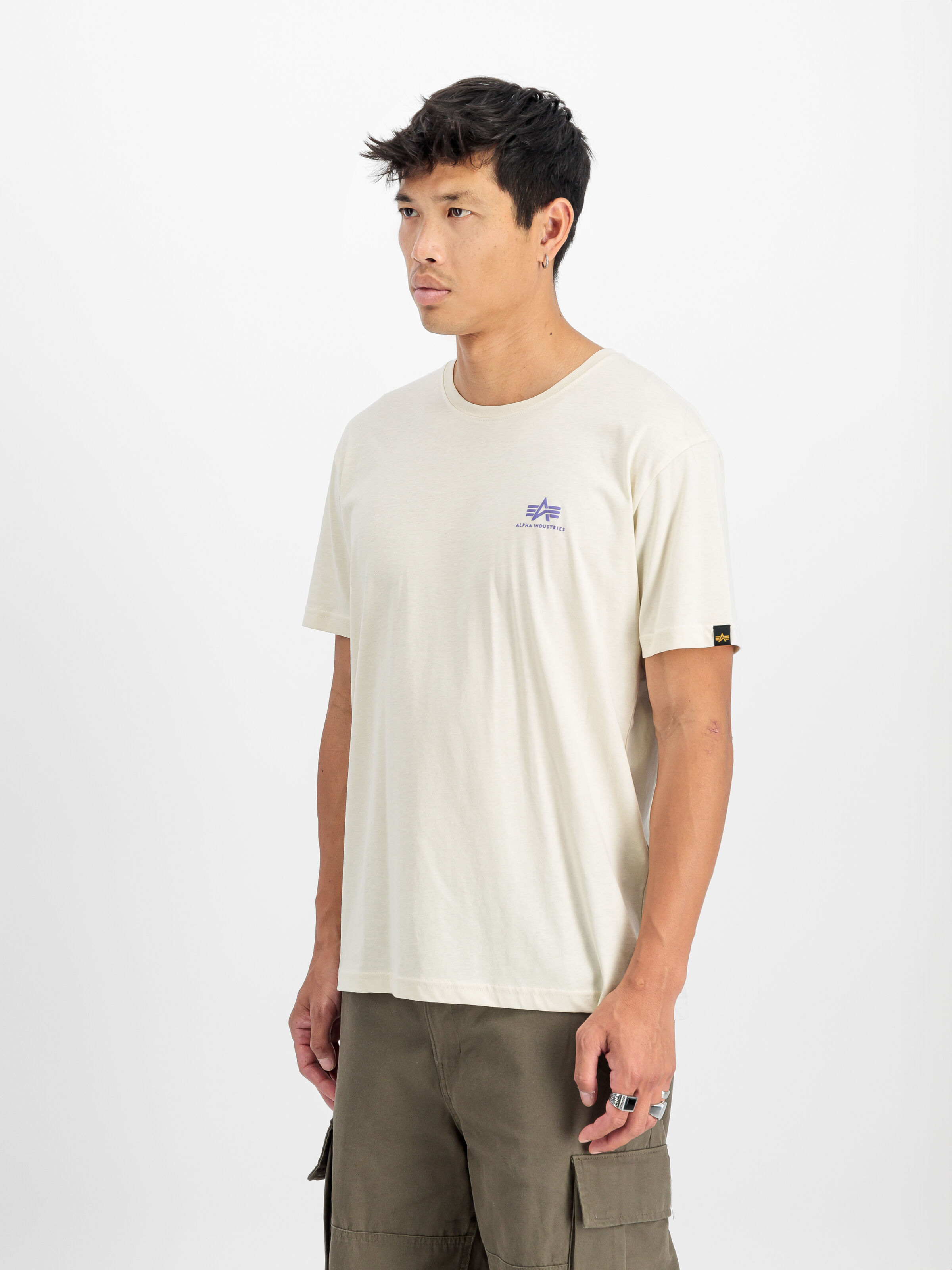 Basic Small Logo T-Shirt vintage white 188505_300_2_model_00003_126396