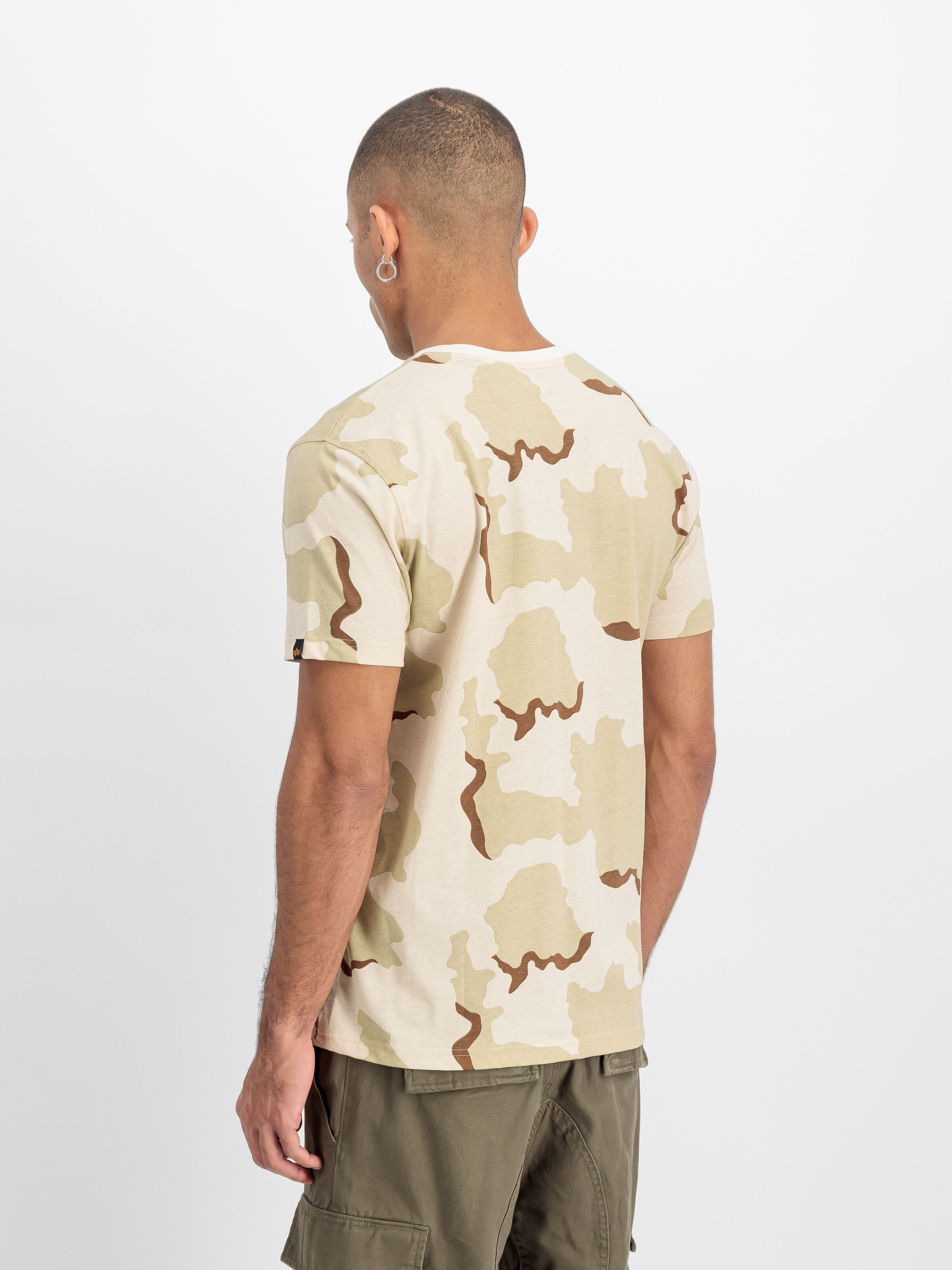 Basic Big Logo Camo T-Shirt desert camo 91 100501C_99_2_model_00003_209273