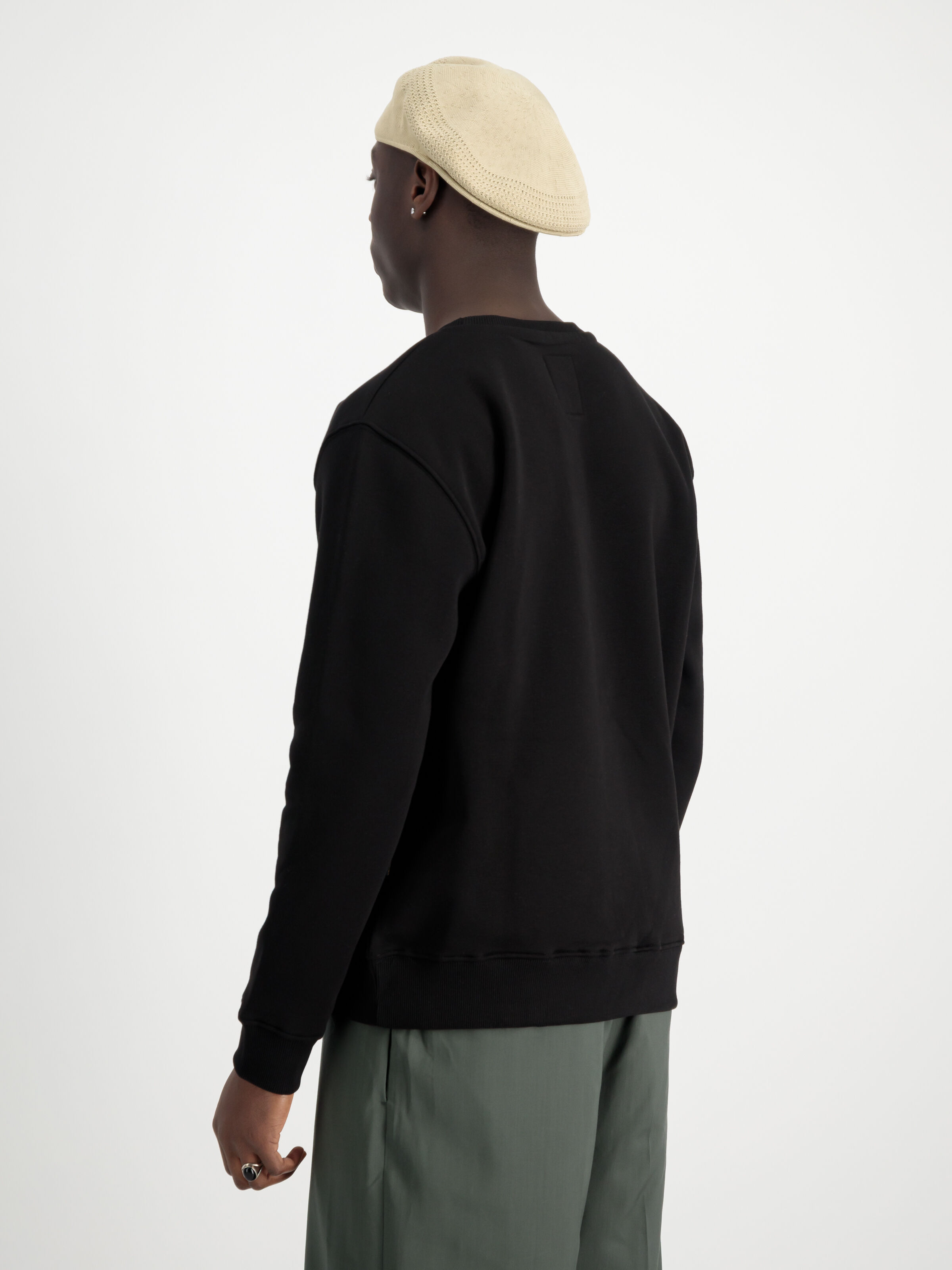 Basic Carbon Sweatshirt black/gold 146311_365_2_model_00004_129789