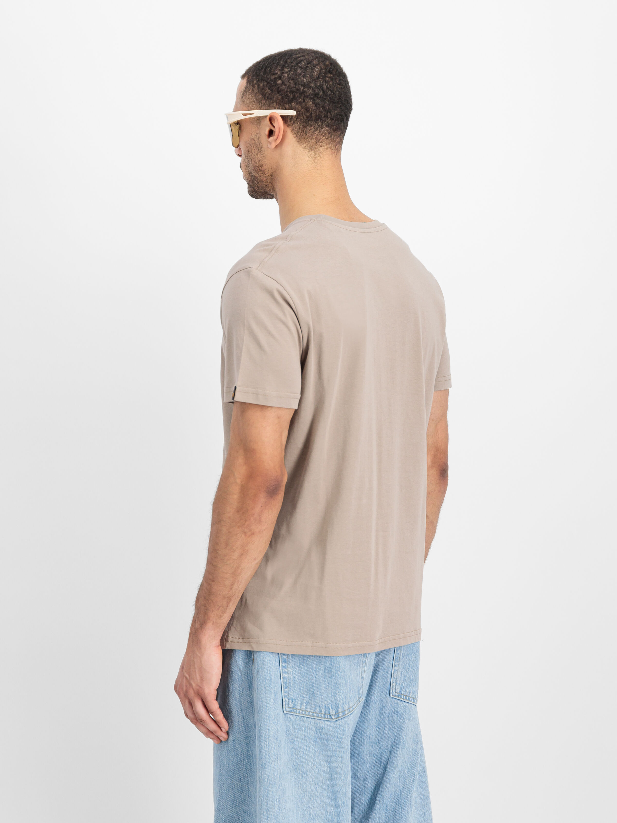 Basic Big Logo T-Shirt vintage sand 100501_679_2_model_00004_125211