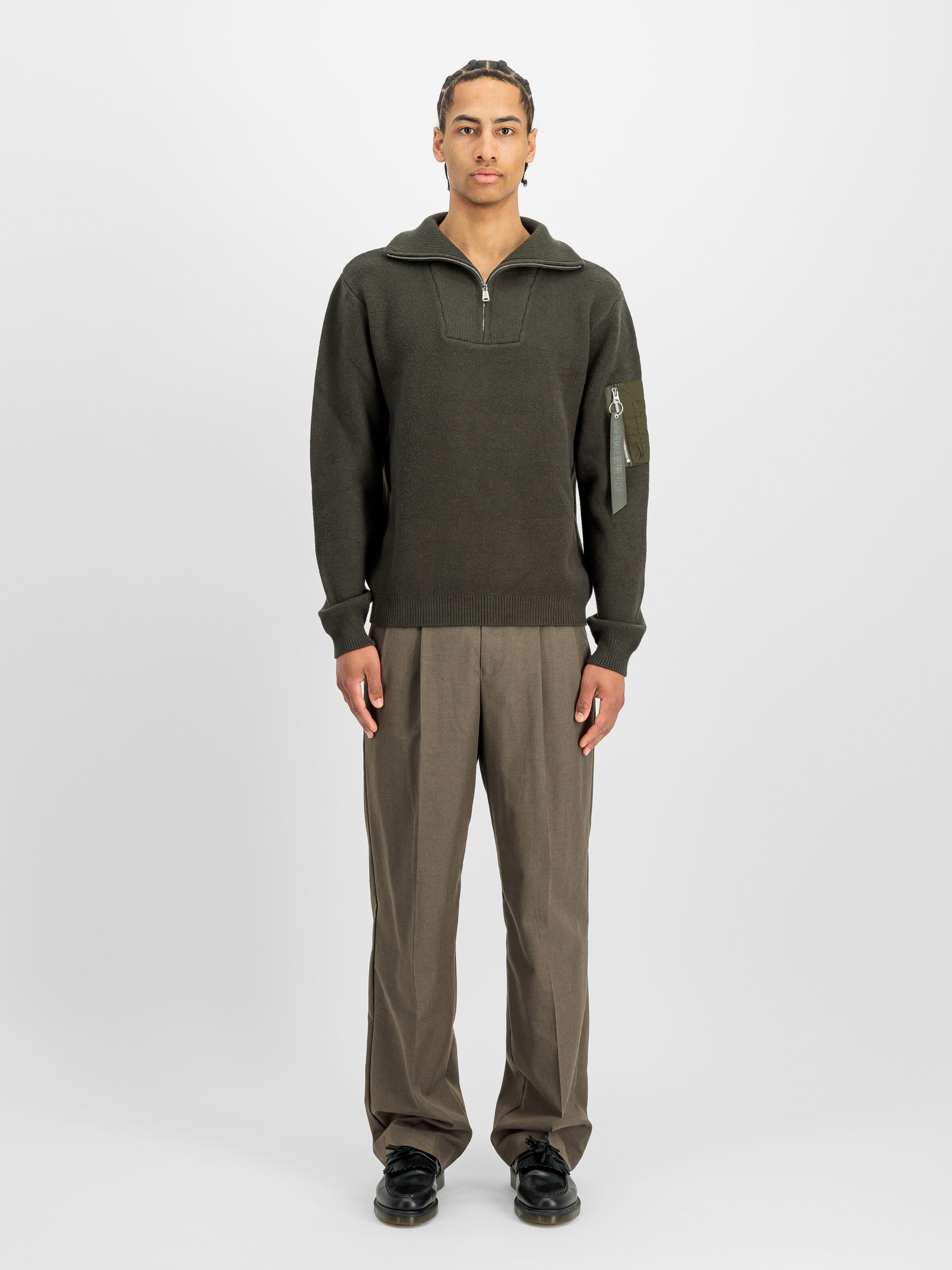 Knitted Troyer mud olive 268402_443_2_model_00001_236463