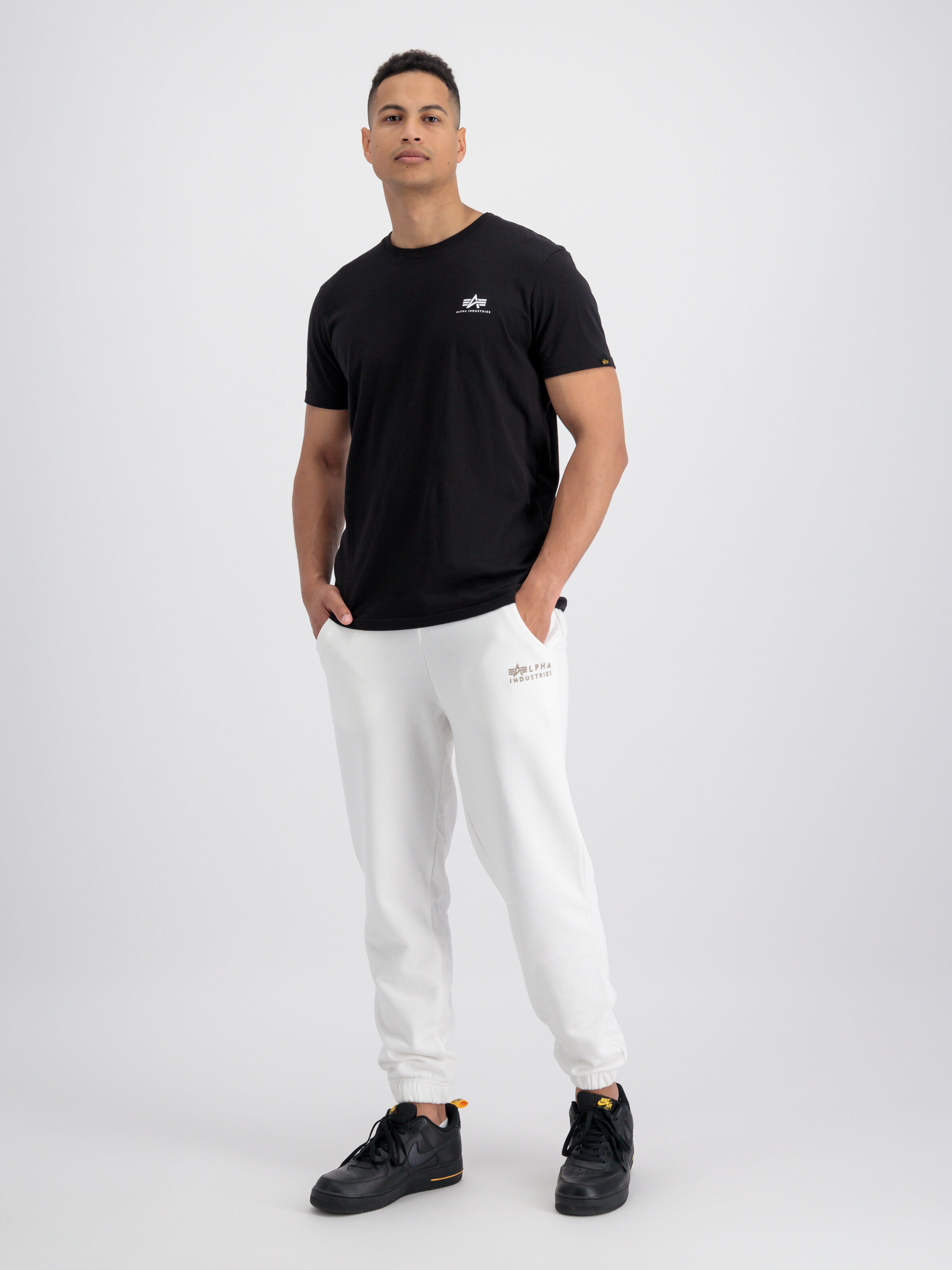 106364_626_alpha_industries_organics_emb_regular_jogger_003_243357