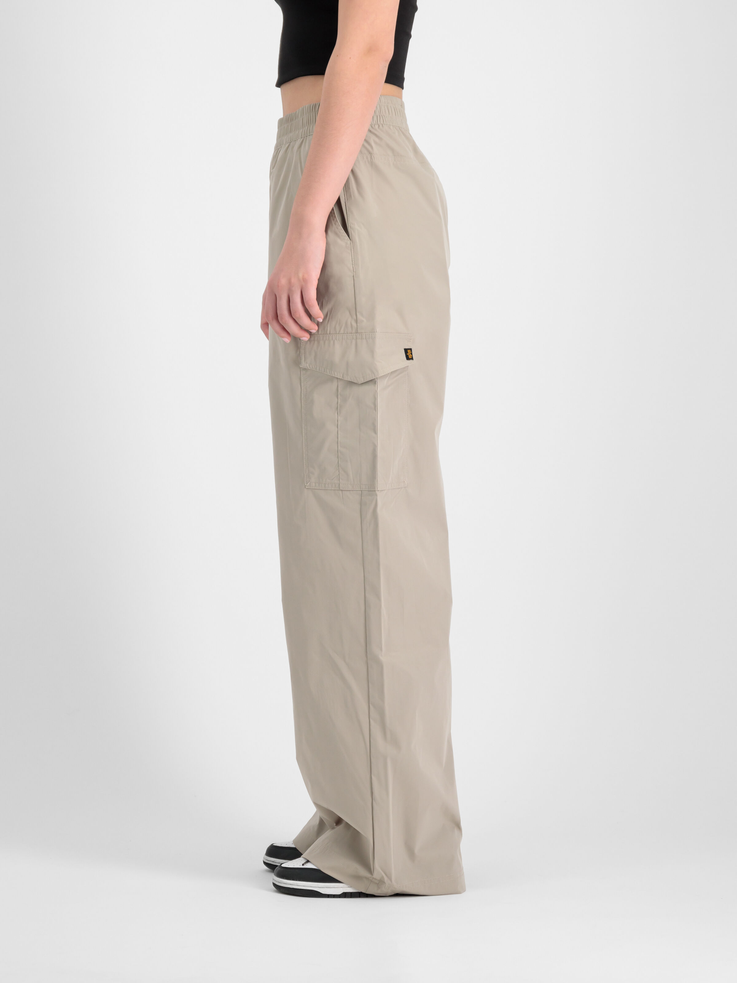 Nylon Pant Women vintage sand 136025_679_2_model_00004_154041