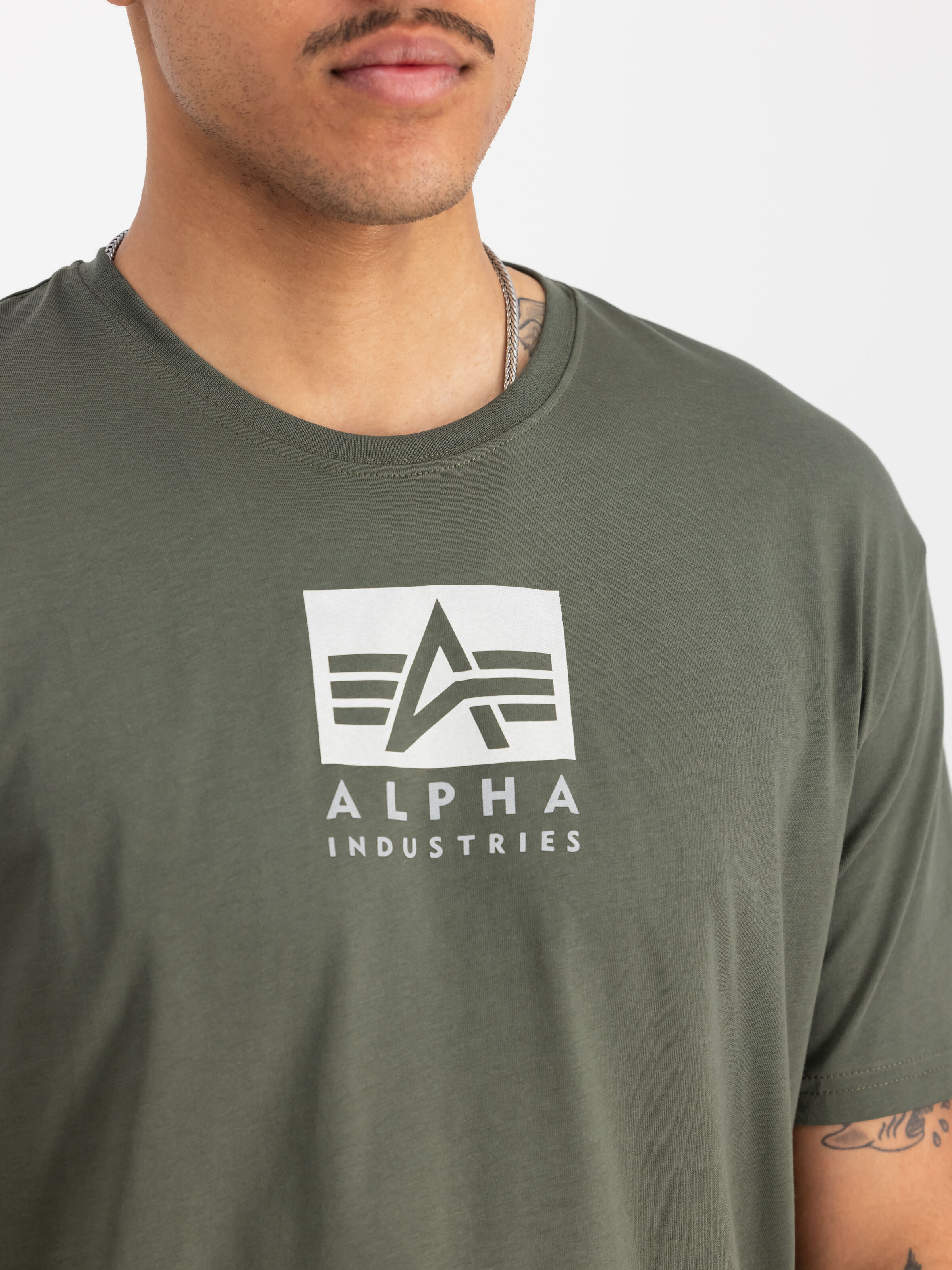 Satin Logo T-Shirt dark olive 148513_142_3_detail_00001_98284
