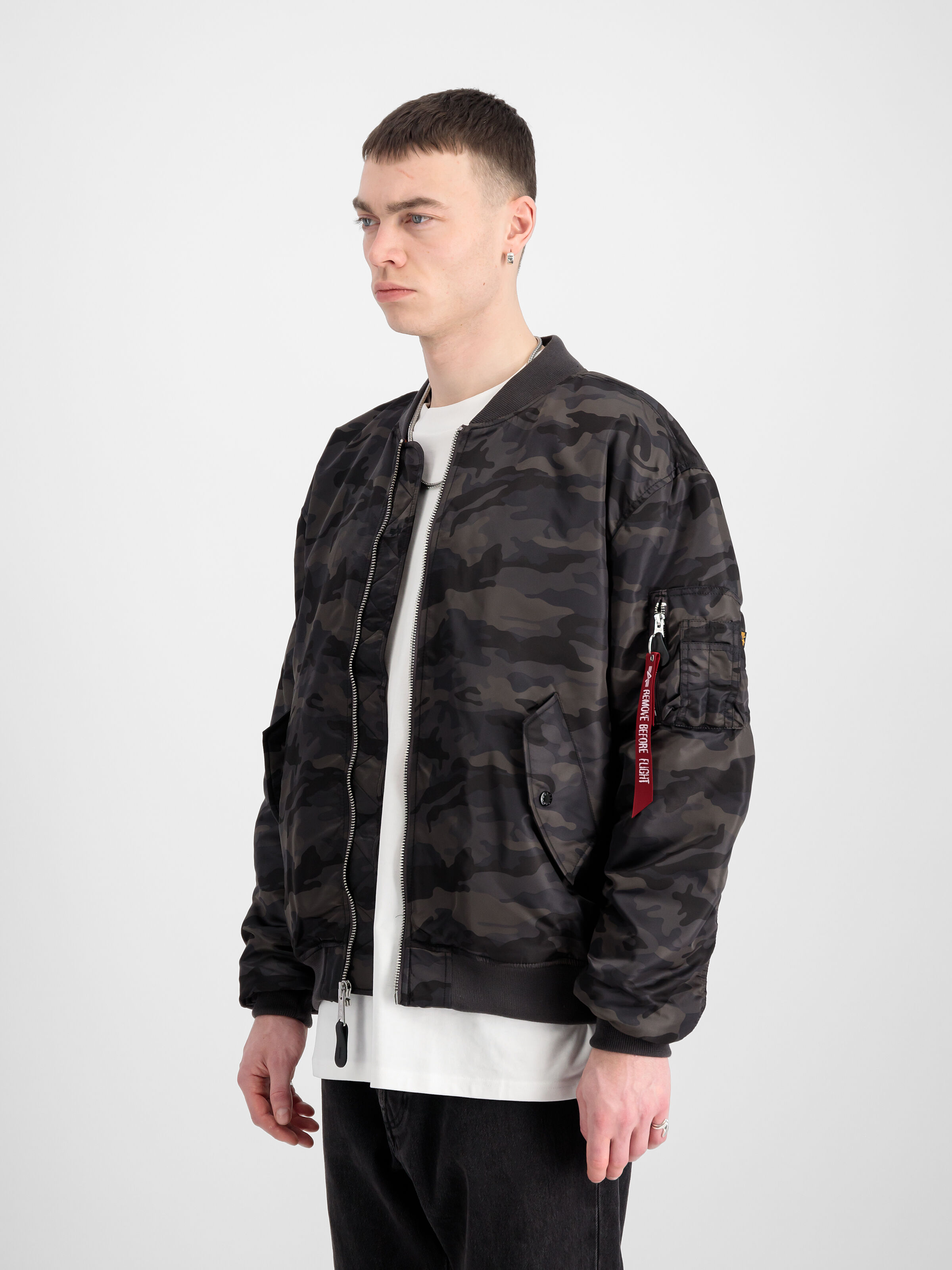 MA-1 CS Camo Bomber Jacket black camo 136136C_125_2_model_00003_168458