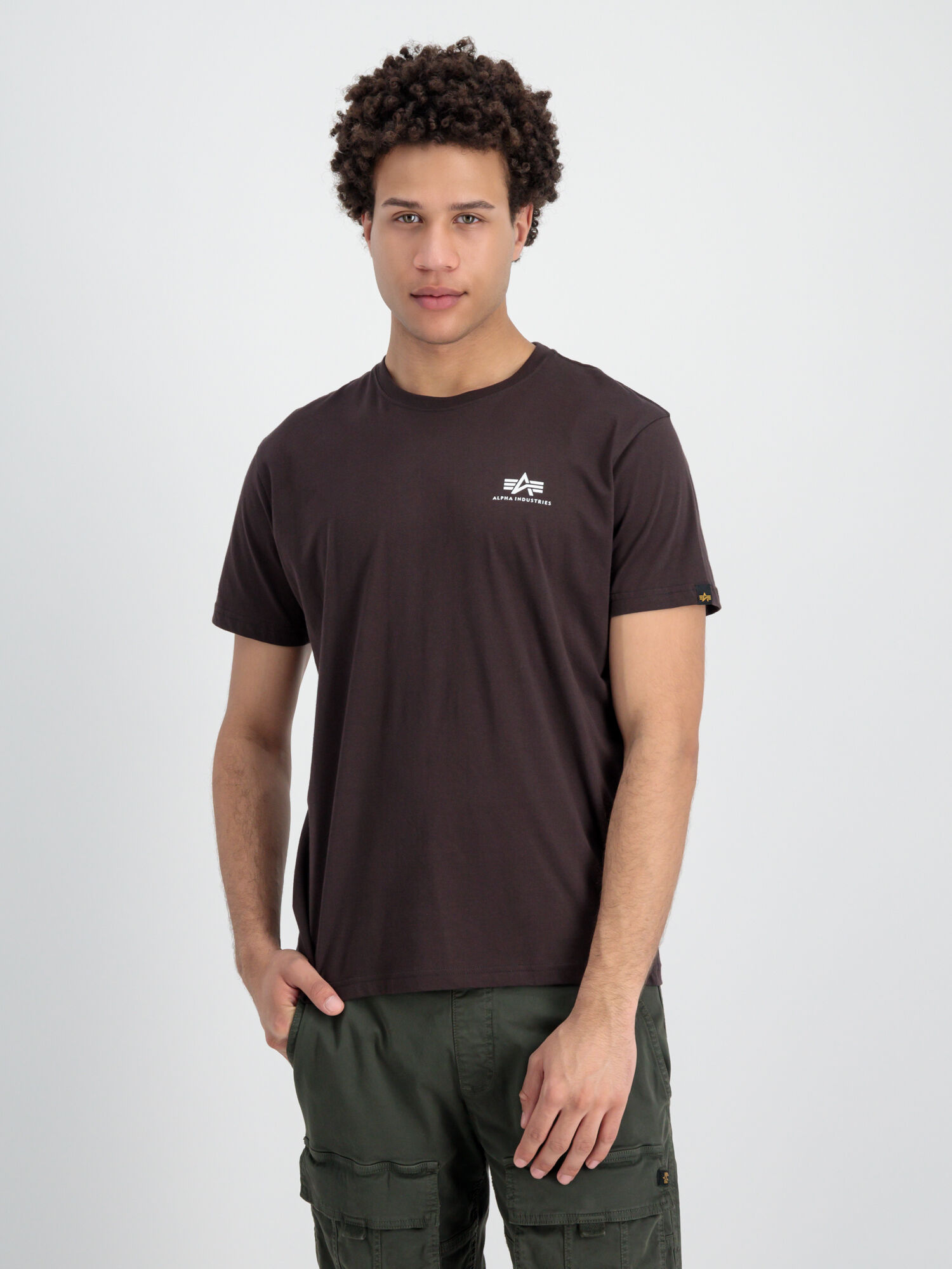 Basic Small Logo T-Shirt hunter brown 188505_696_alpha_industries_basic_t_small_logo_00001_126263