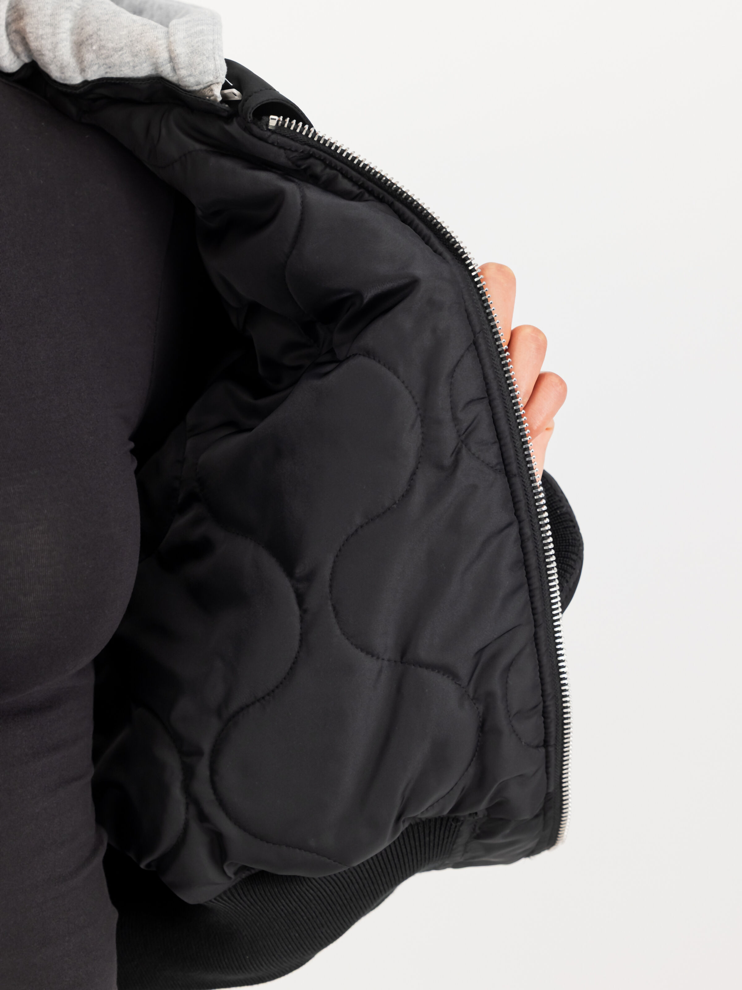 CWU-45/P Hooded Bomber Jacket Women black 268004_03_3_detail_00002_229994