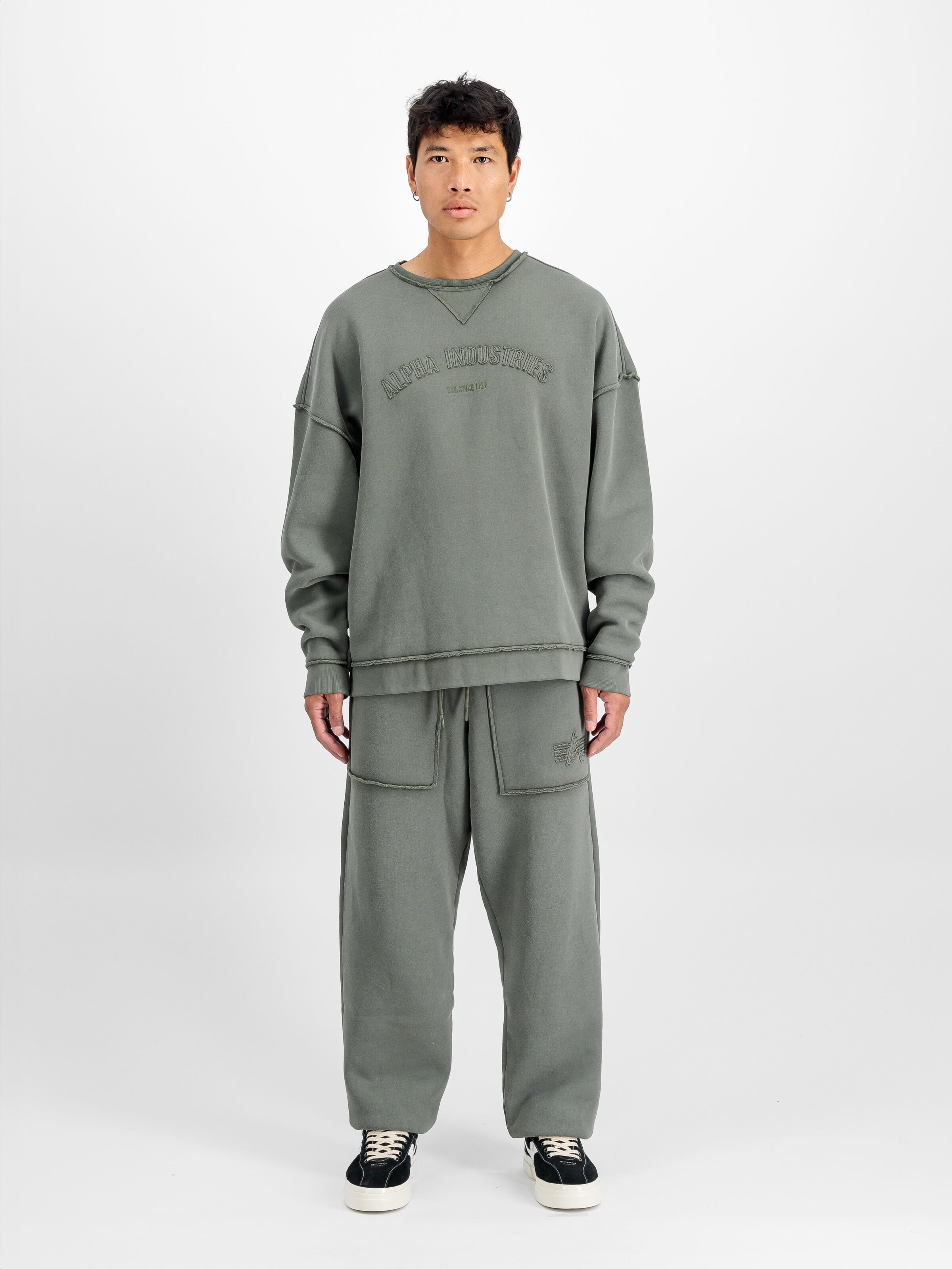 Open Edge Sweatshirt dark olive 148305_142_2_model_00001_108642