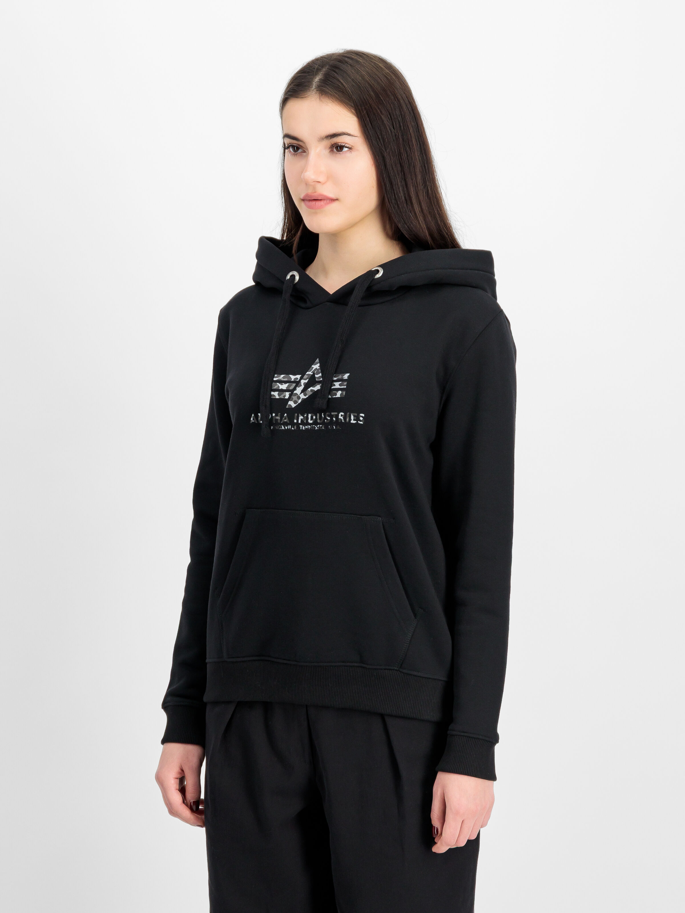 Basic Big Logo Mirror Leo Hoodie Women black 196032ML_03_2_model_00002_199214