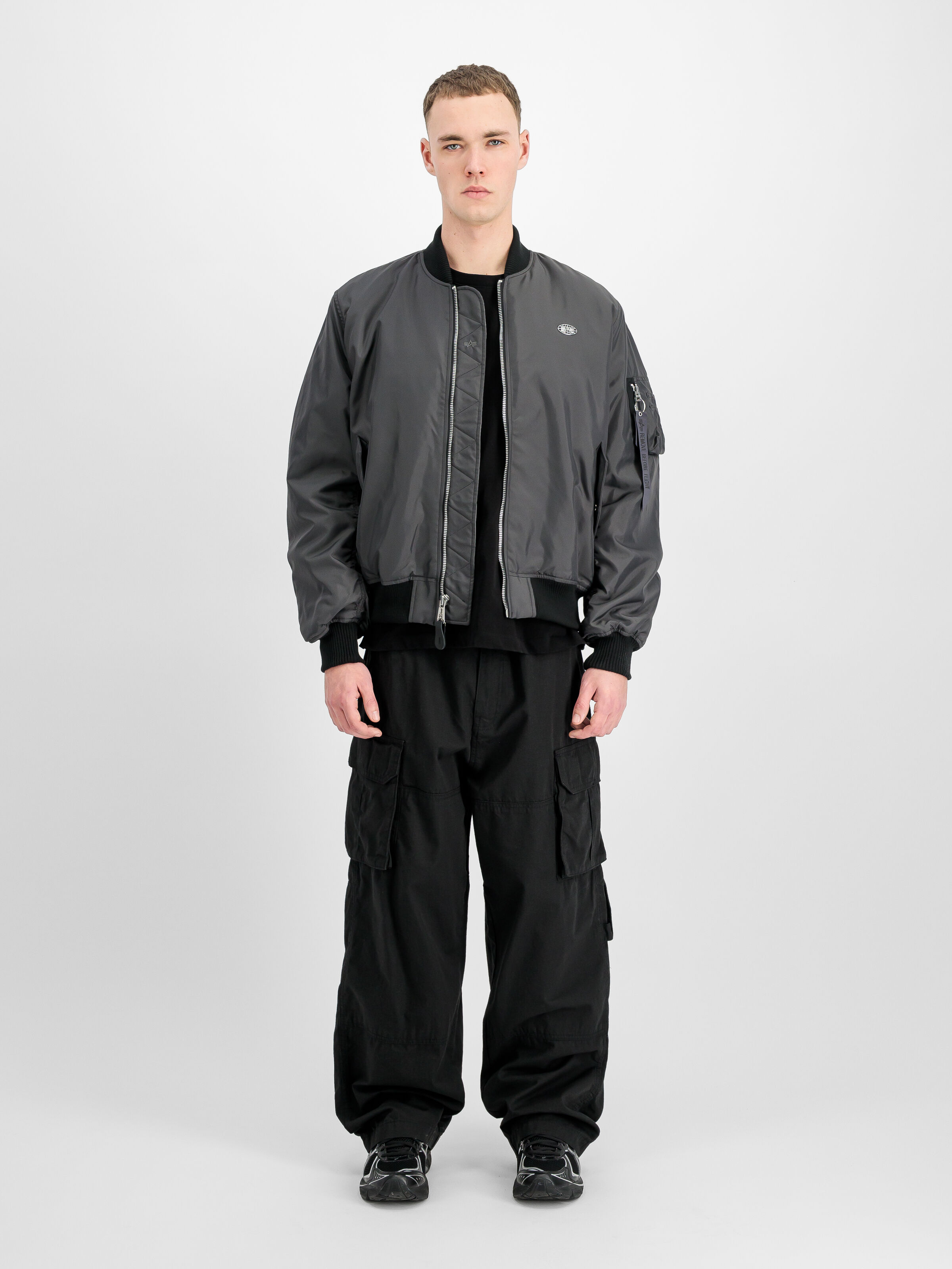 World Logo MA-1 Bomber Jacket vintage grey 266102_684_2_model_00001_219258