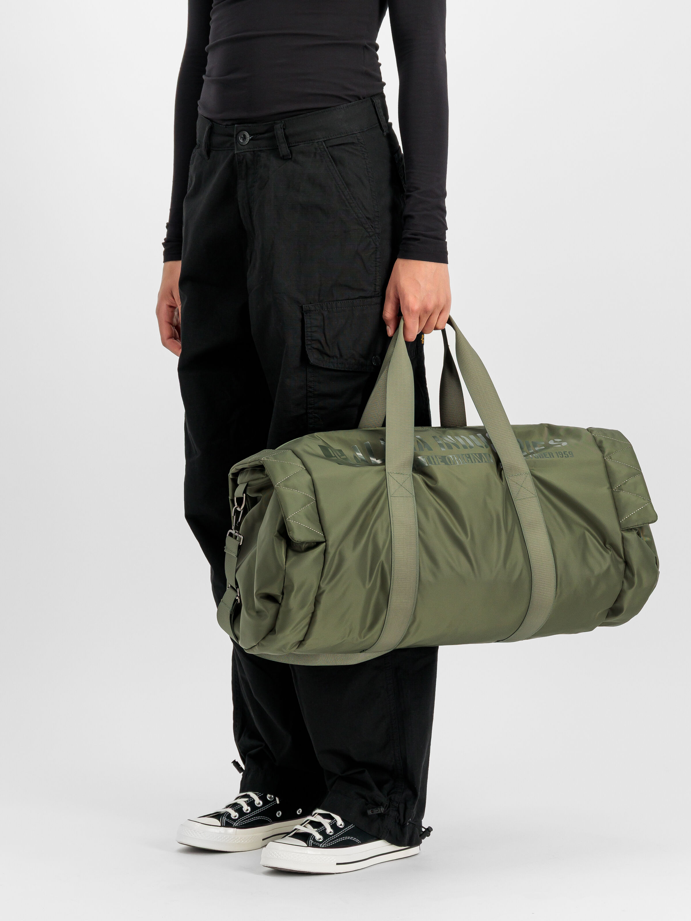 MA-1 Gym Bag sage-green 268907_01_2_model_00002_230574