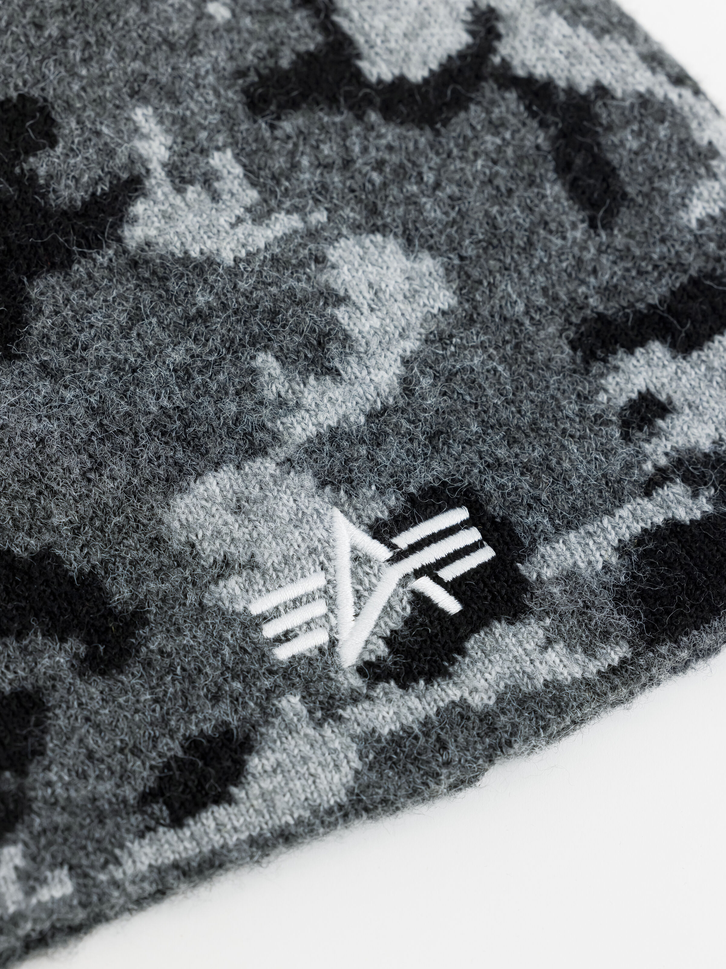 Cone Camo Beanie black camo 268900_125_3_detail_00001_227464