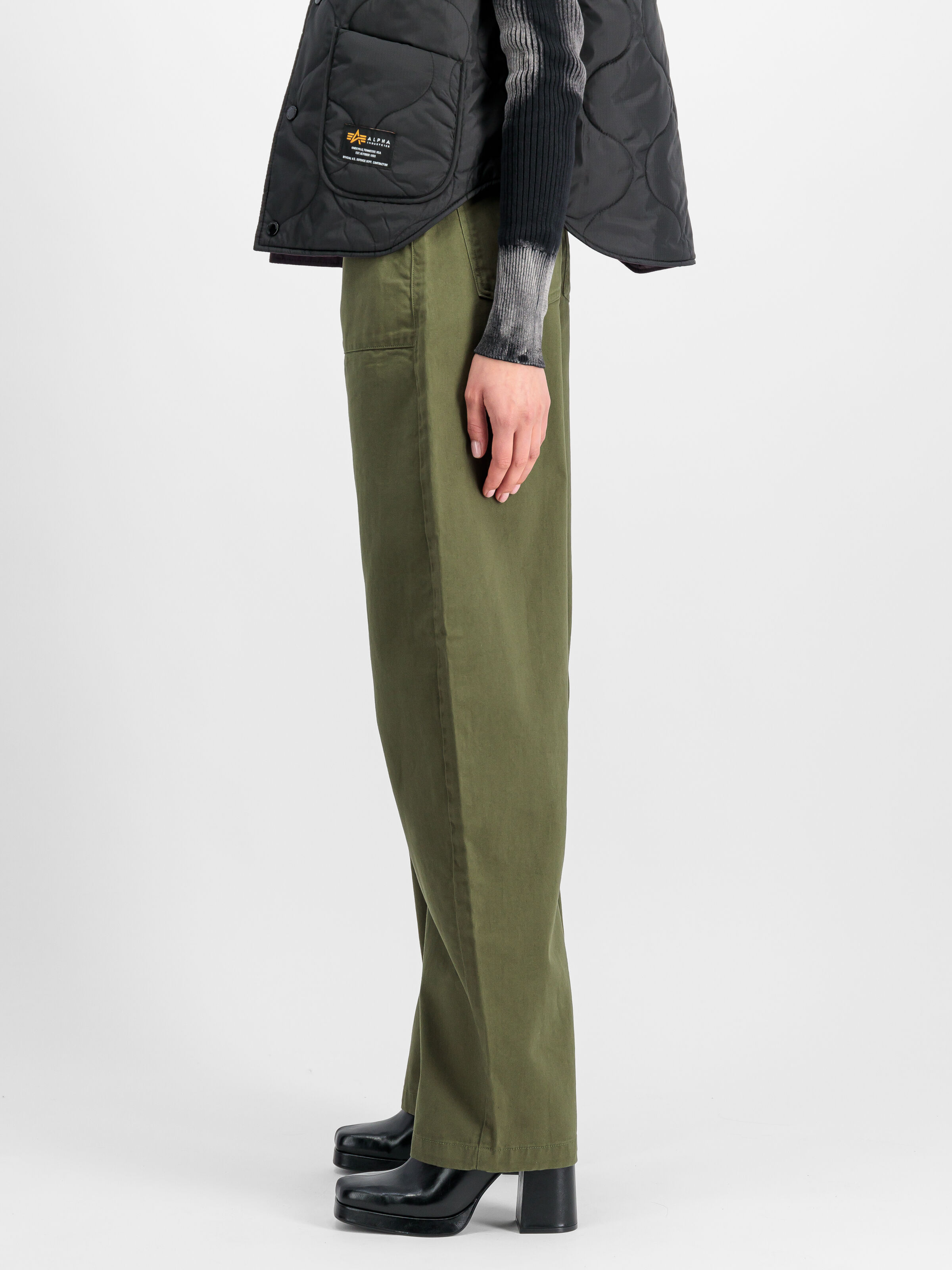 Field Pant Women dark olive 148021_142_2_model_00004_103949