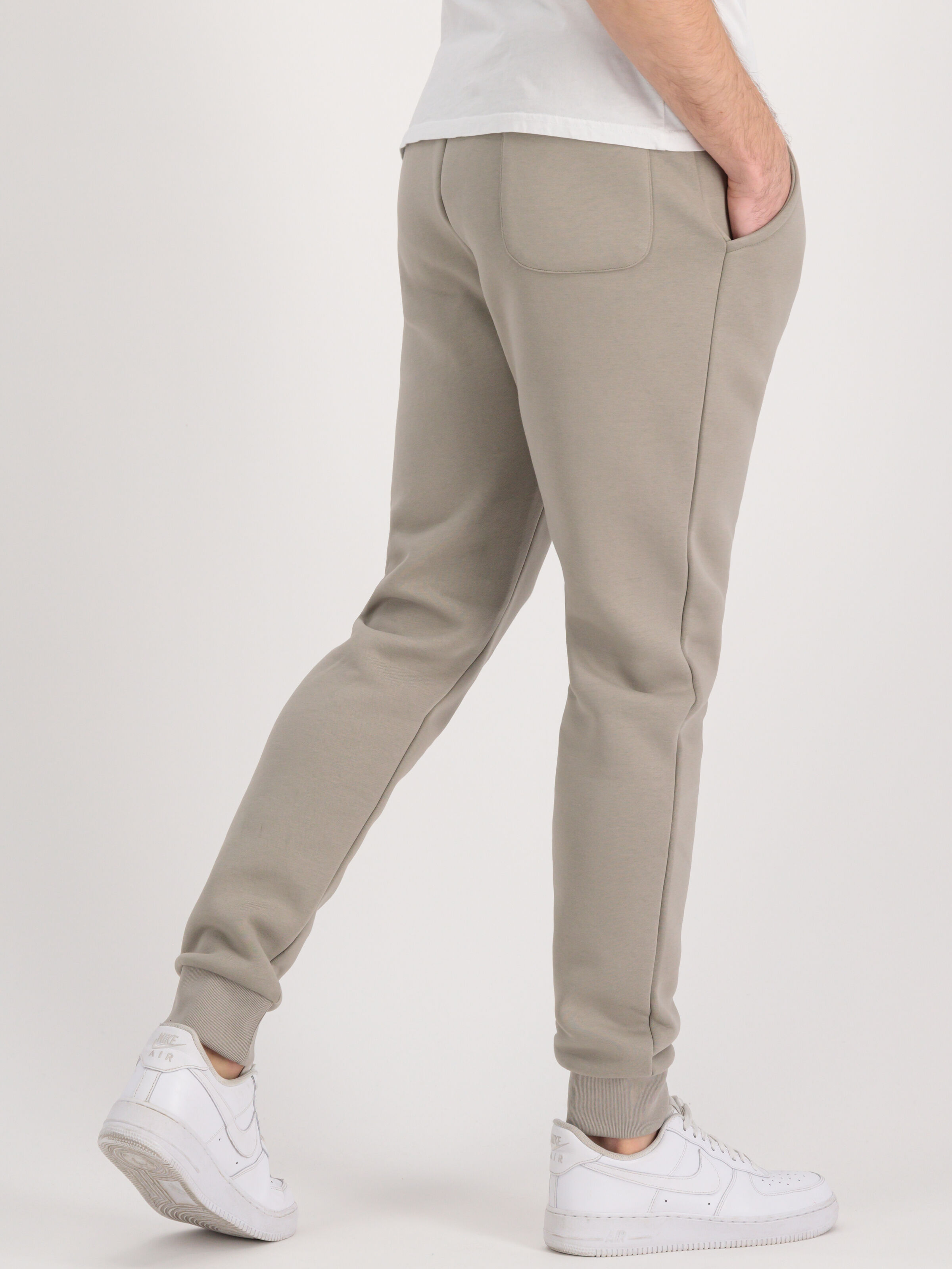 Basic Small Logo Jogger vintage sand 116370_679_alpha_industries_basic_jogger_sl_002_183219