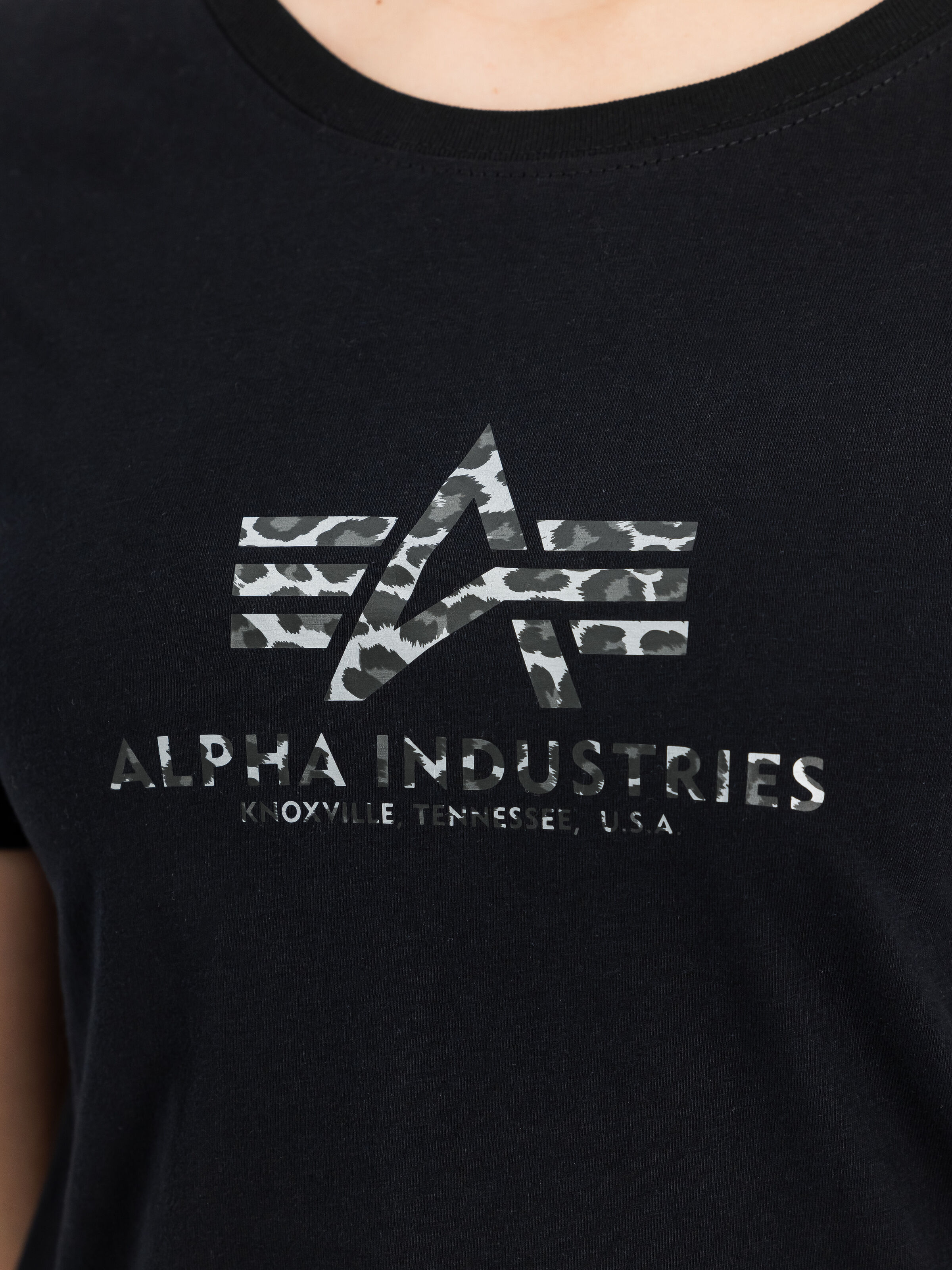 Basic Big Logo Mirror Leo T-Shirt Women black 196051ML_03_3_detail_00001_199279