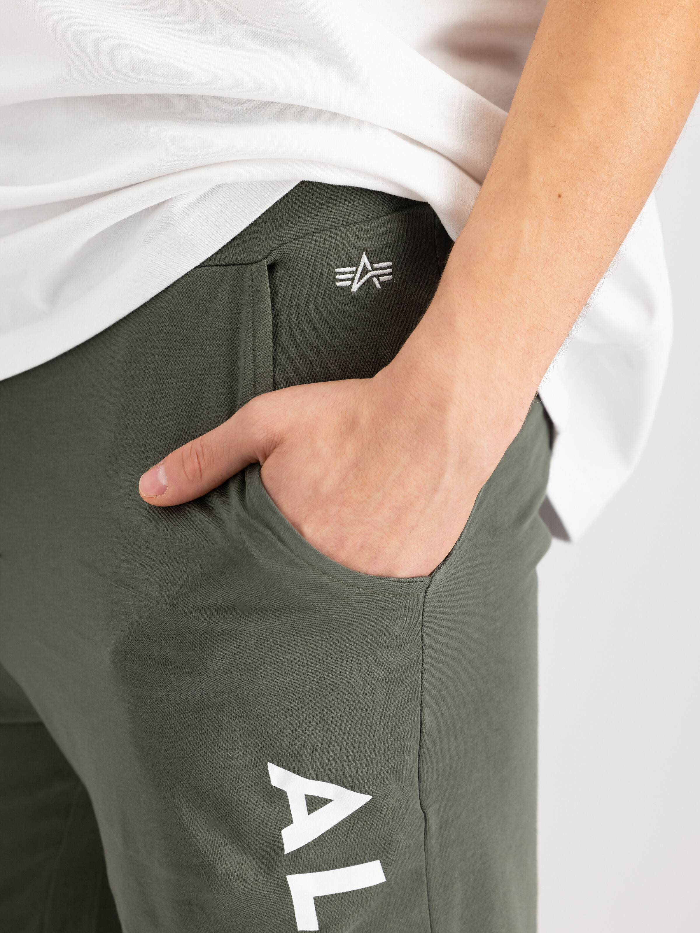 Alpha Jersey Short dark olive 116366_142_3_detail_00001_123799