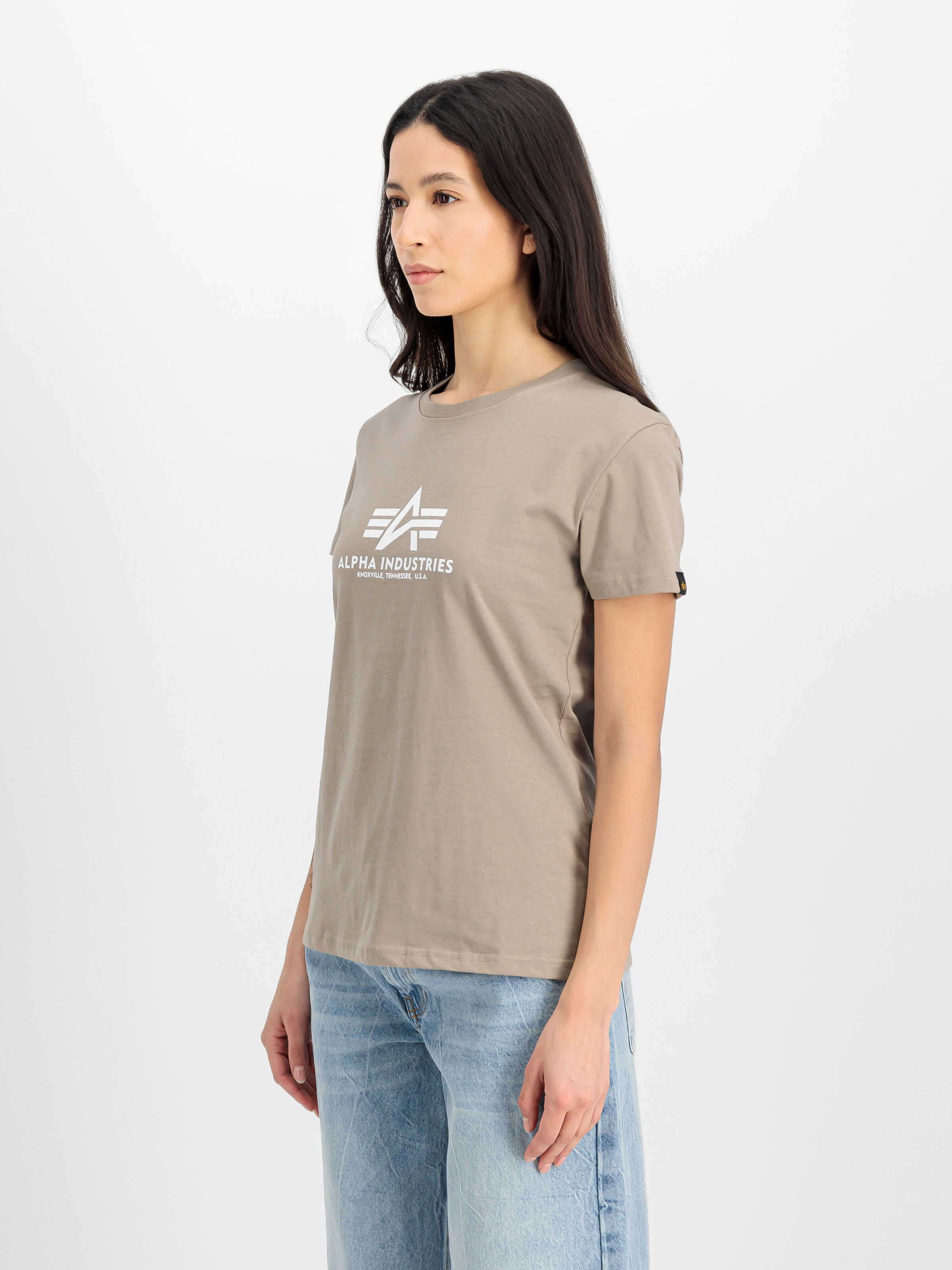 New Basic Big Logo T-Shirt Women vintage sand 196051_679_2_model_00002_154545