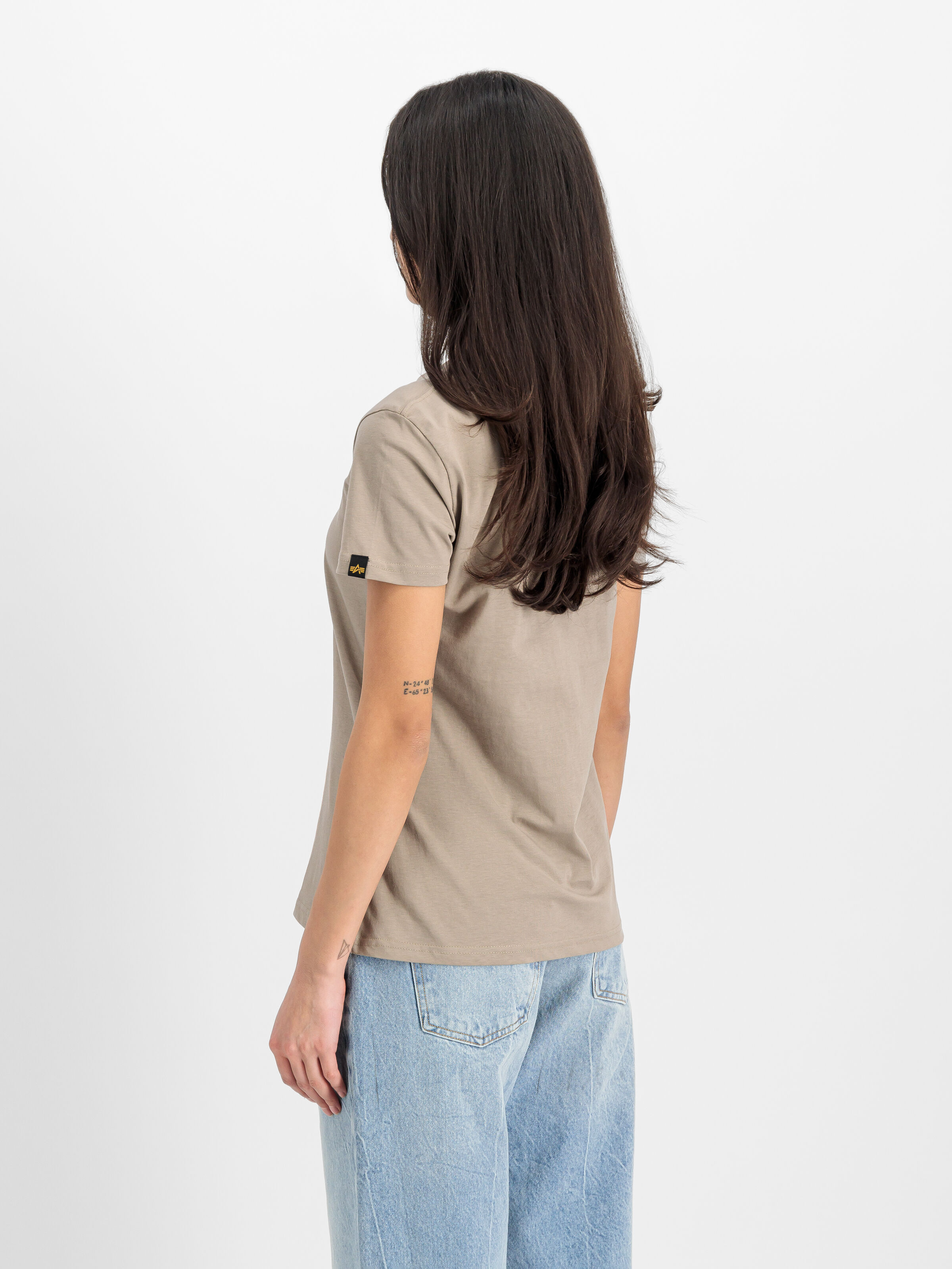 New Basic Big Logo T-Shirt Women vintage sand 196051_679_2_model_00003_154546