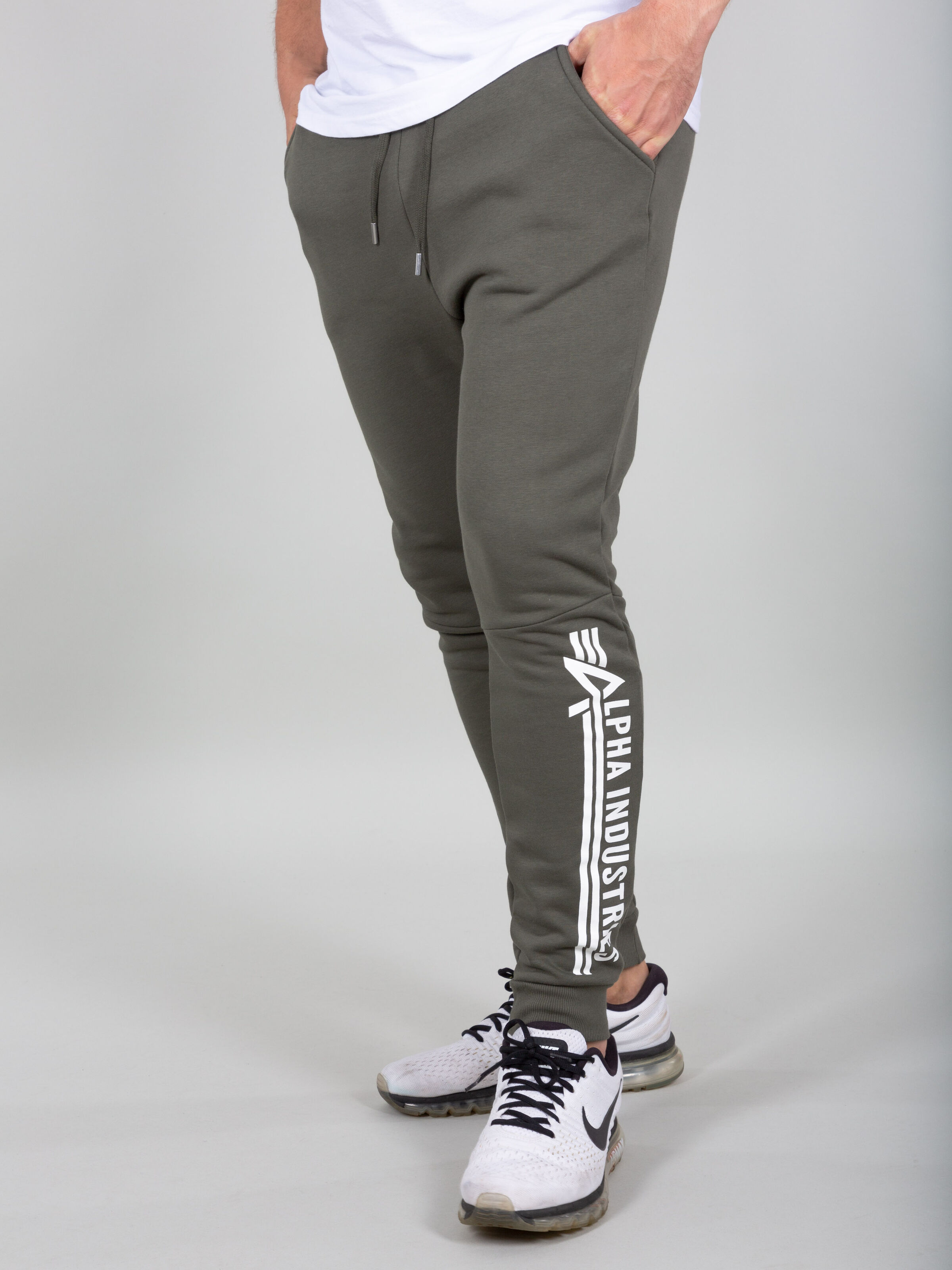 Alpha Industries Jogger dark olive 118364_142_alpha_industries_alpha_industries_jogger_001_182029