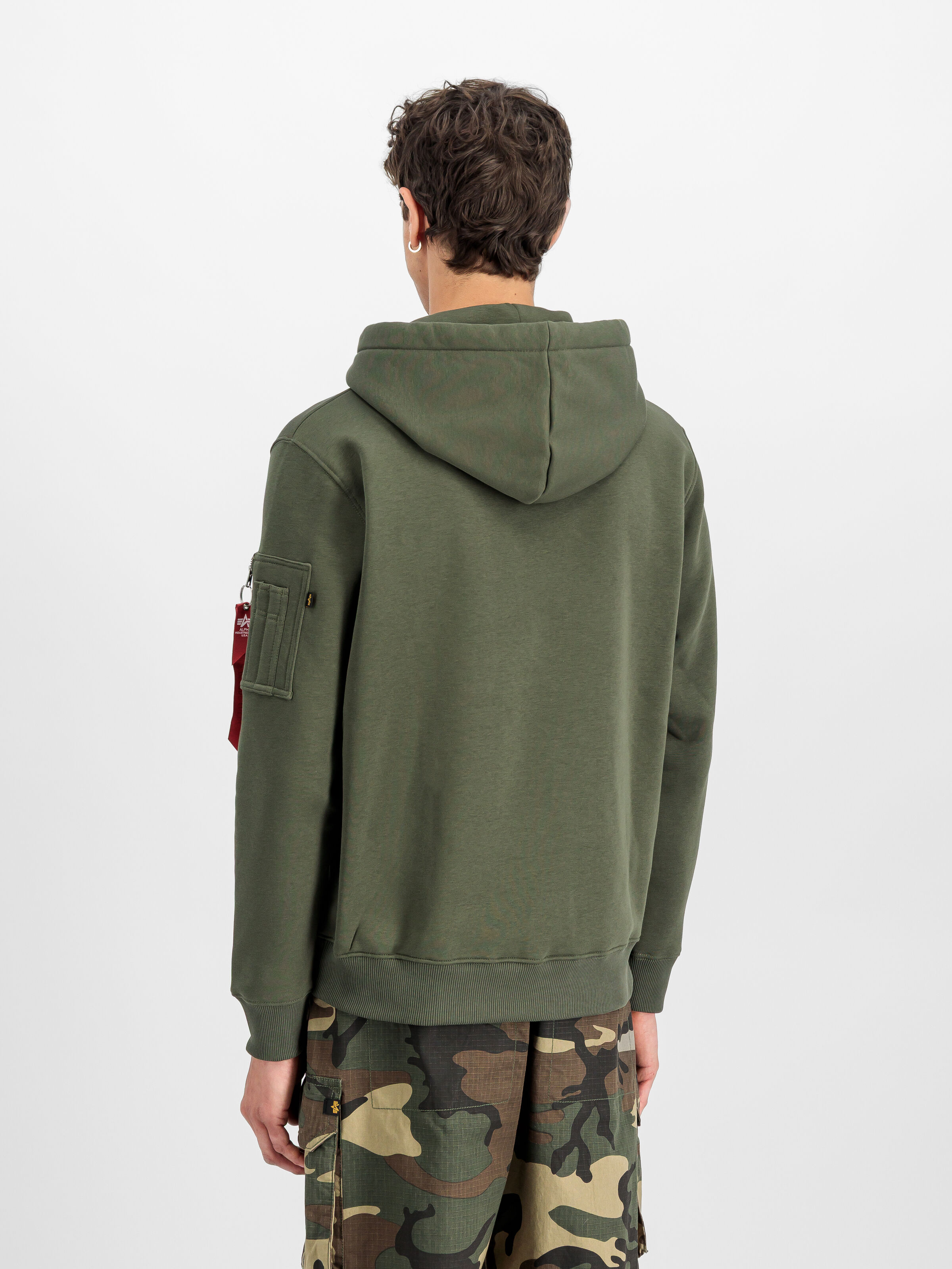 Alpha Label Hoodie dark olive 118331_142_2_model_00003_191214