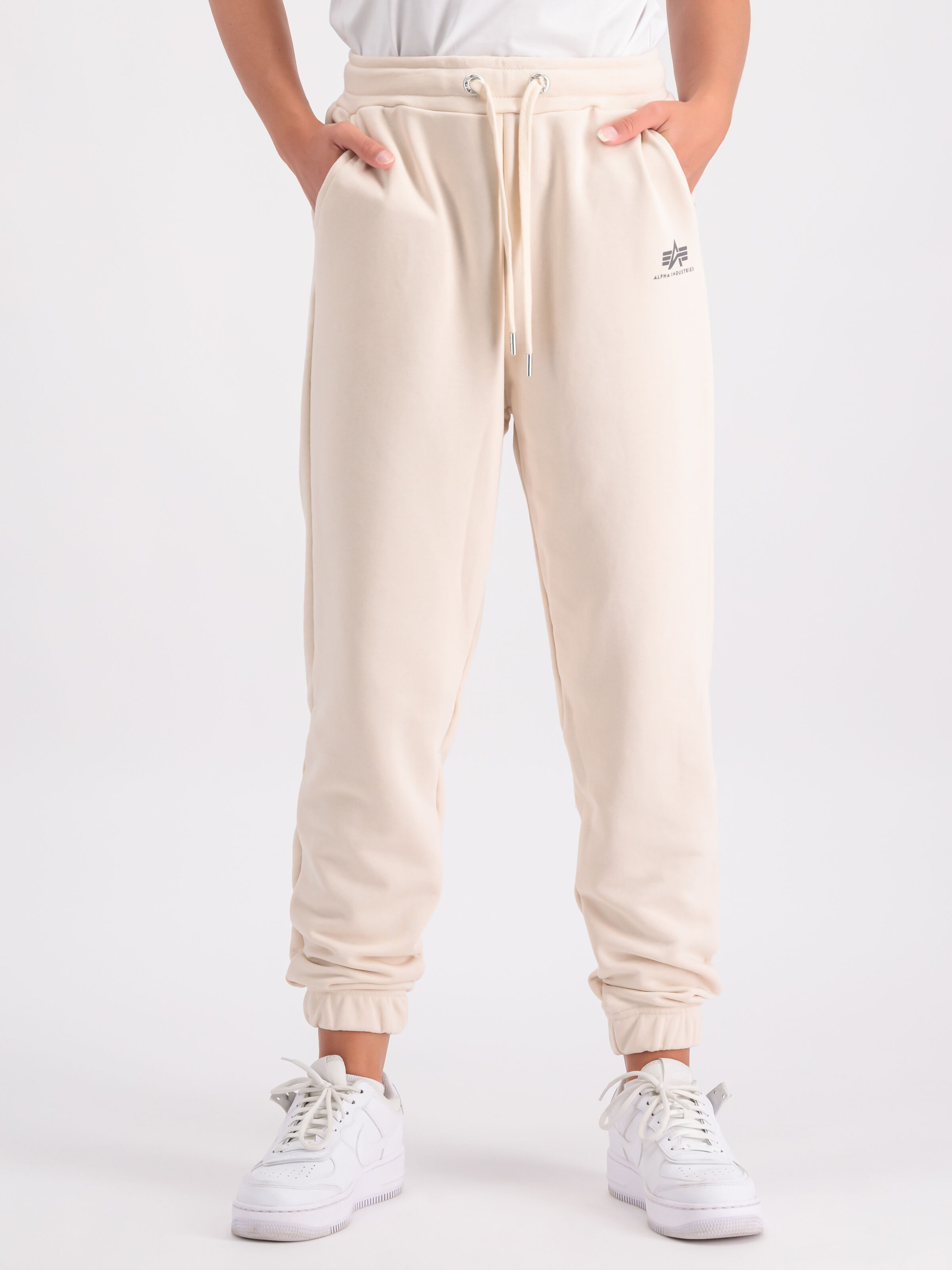 Basic Small Logo Jogger Women jet stream white 116051_578_alpha_industries_basic_jogger_sl_wmn_001_243358.jpg