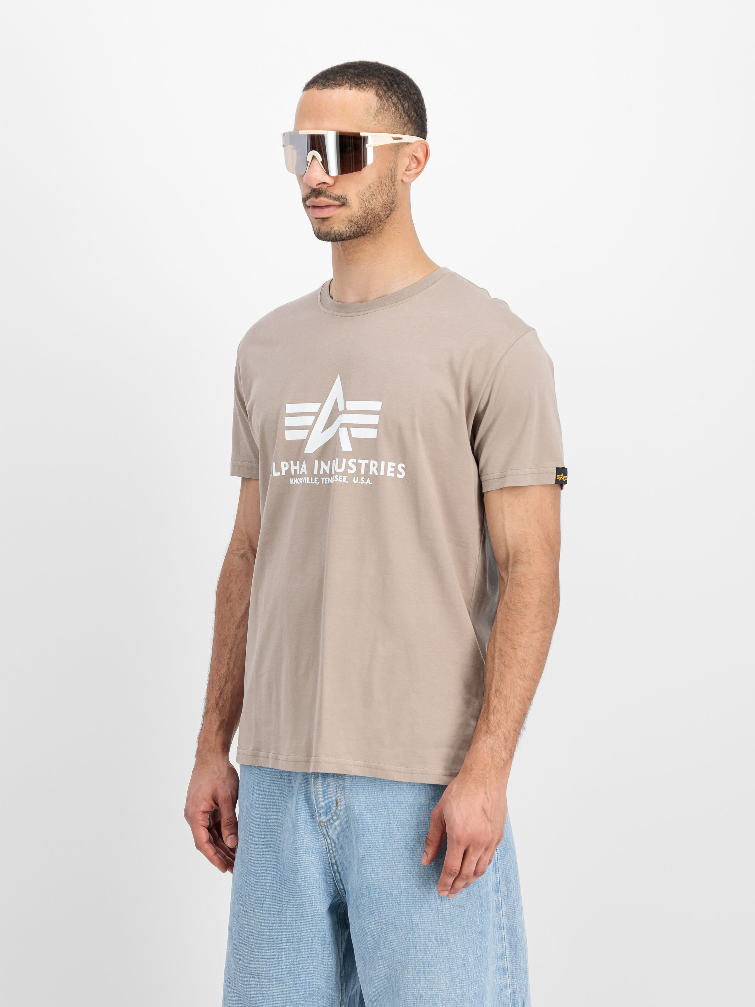 Basic Big Logo T-Shirt vintage sand 100501_679_2_model_00003_125210