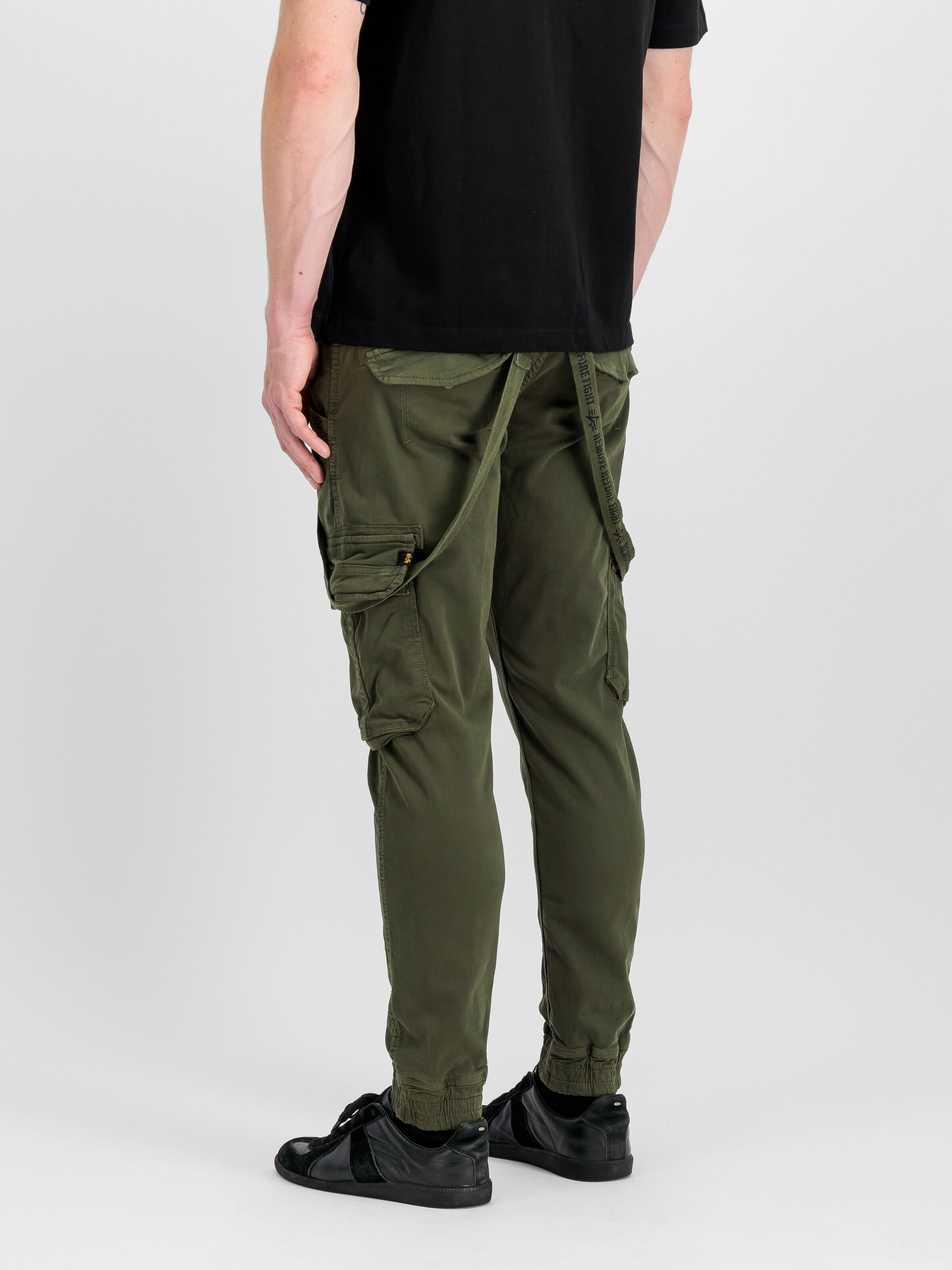 Utility Pant dark olive 128202_142_2_model_00003_218130