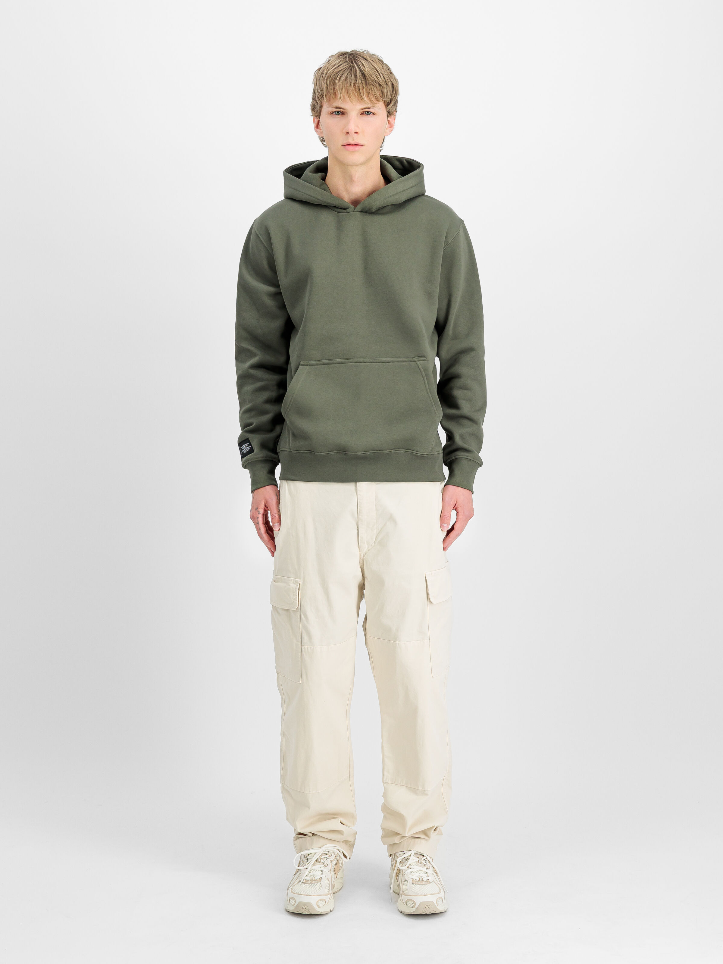 Label Backprint Hoodie dark olive 258333_142_2_model_00001_173616