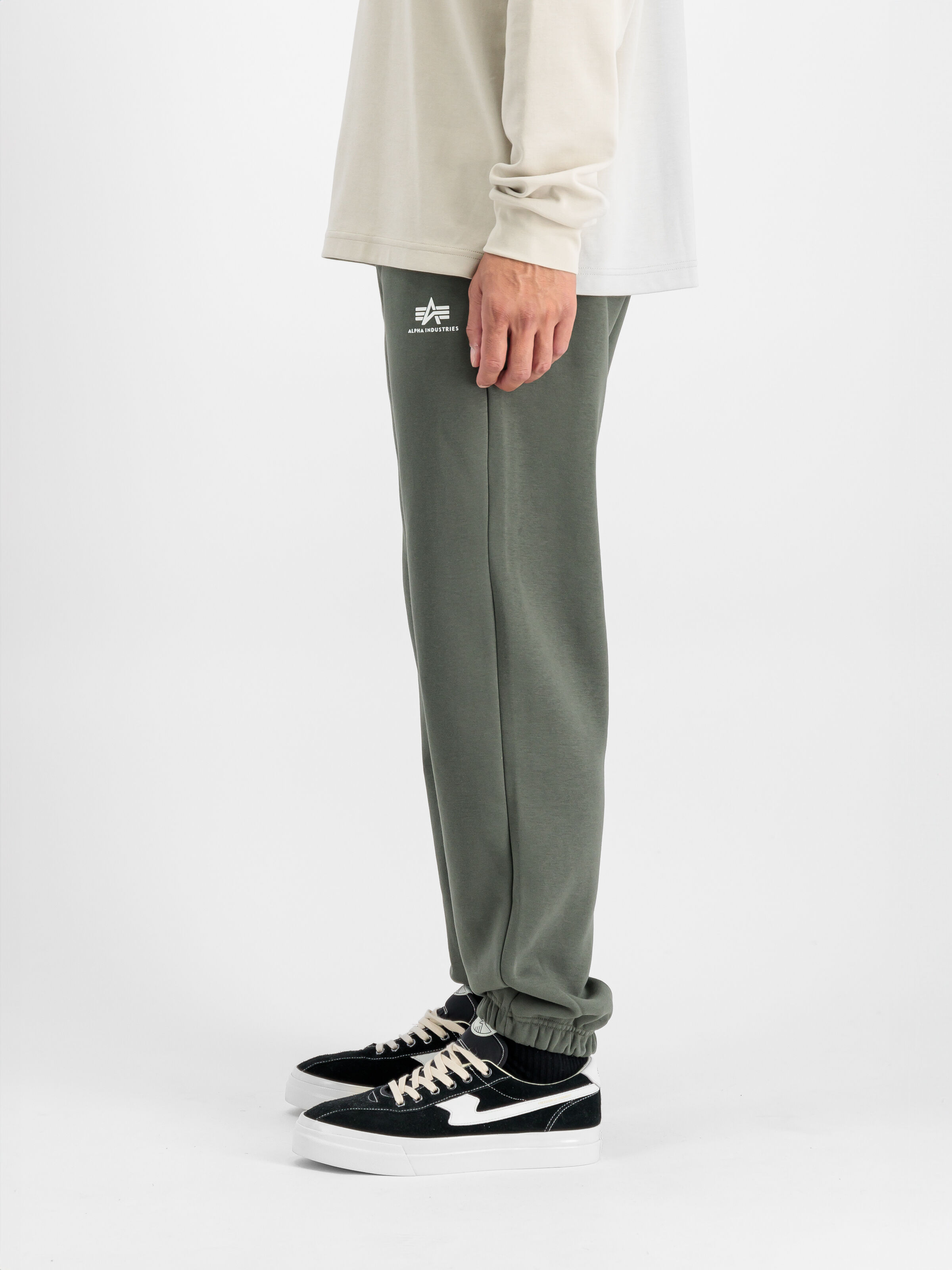 Basic Small Logo II Jogger dark olive 156370_142_2_model_00004_118096