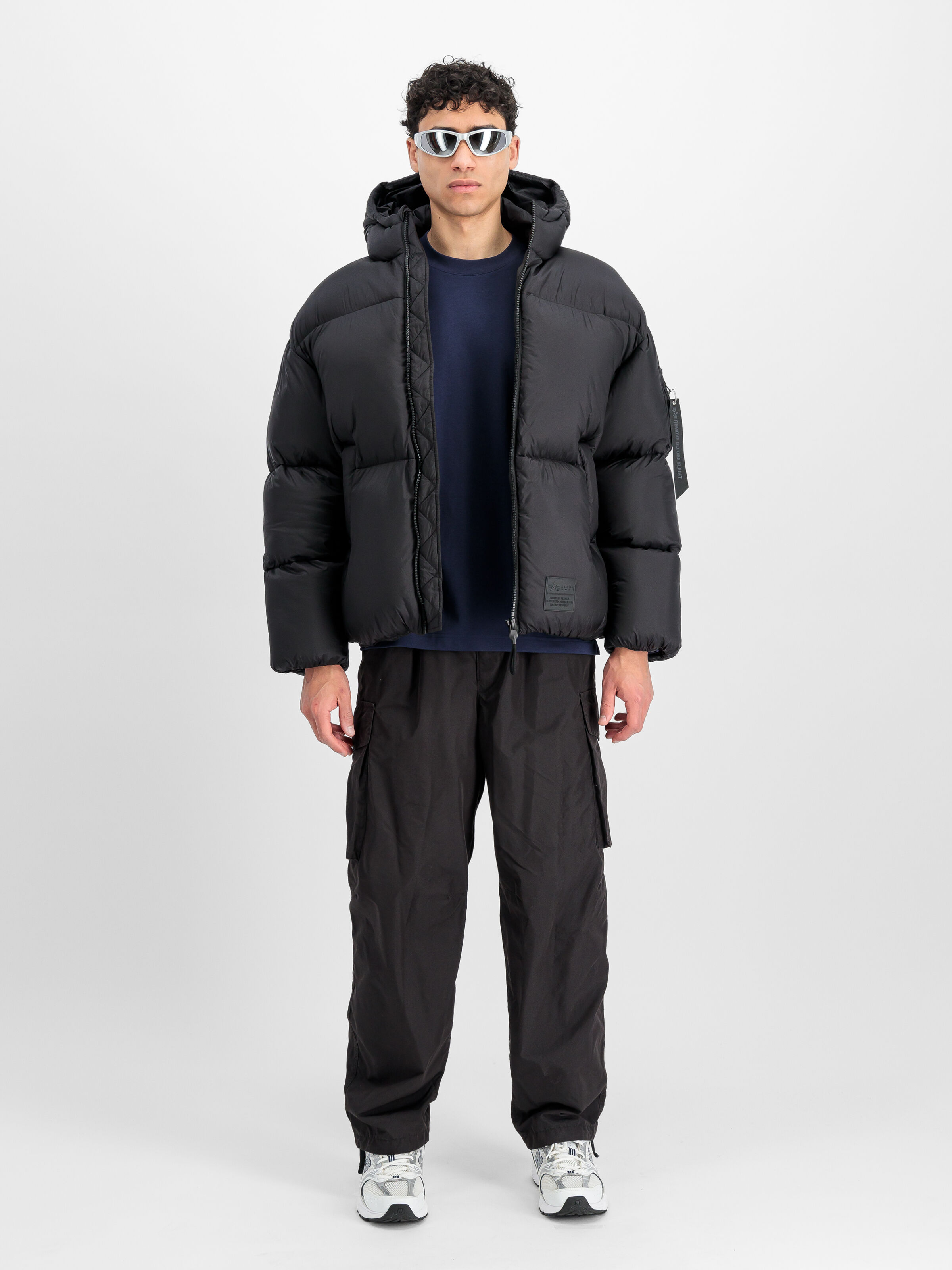 Cloud Puffer Bomber Winter Jacket black 148130_03_2_model_00001_164300