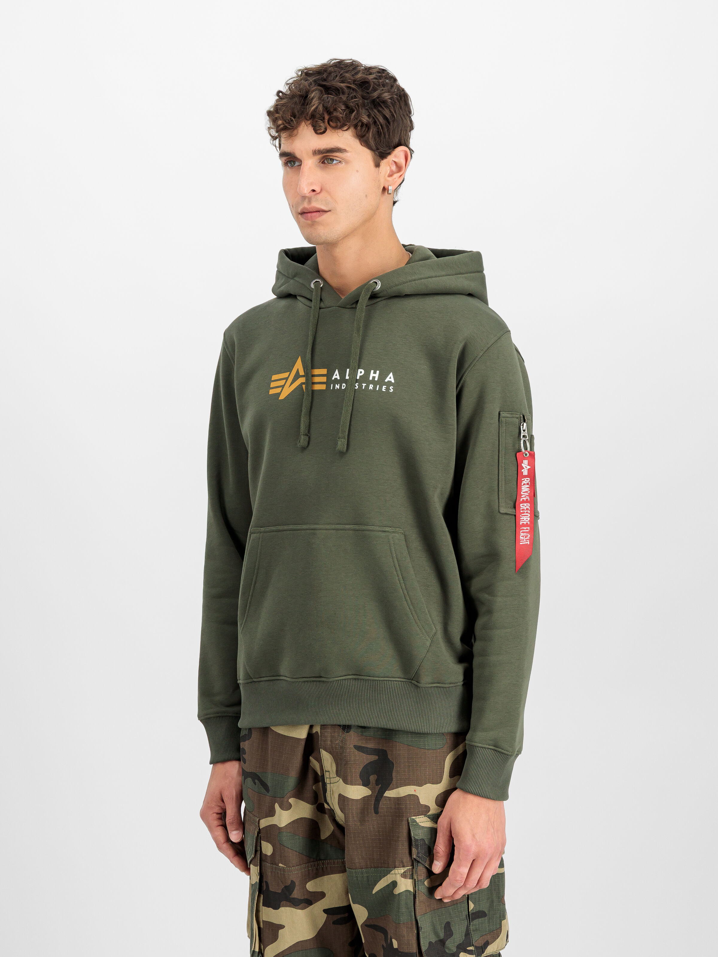 Alpha Label Hoodie dark olive 118331_142_2_model_00002_191213