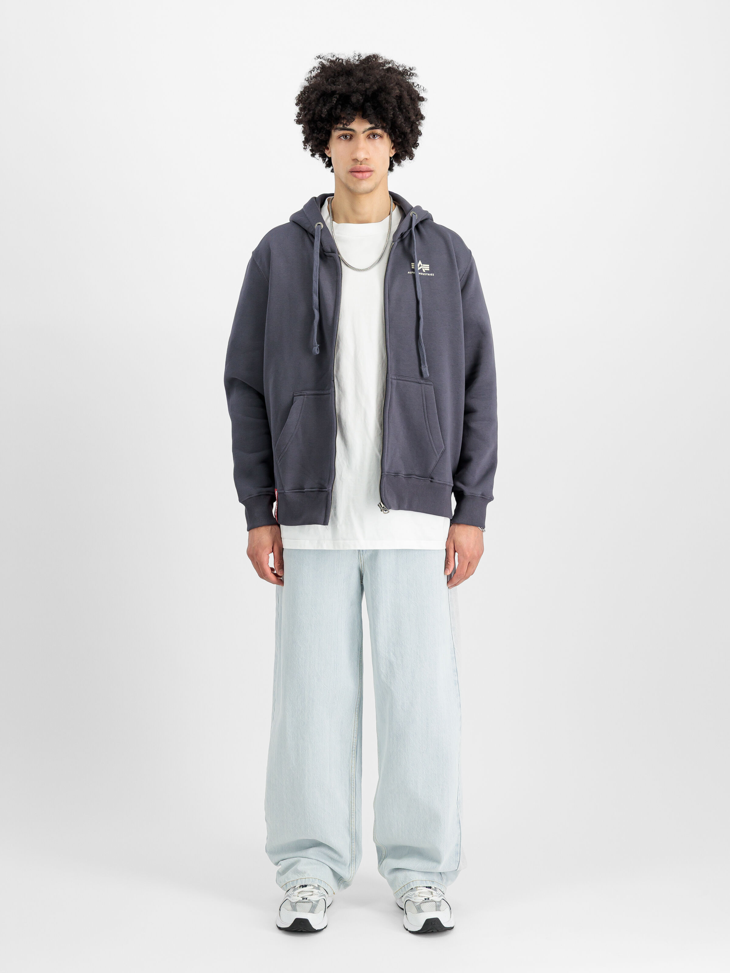 Basic Small Logo Zip Hoodie greyblack 118342_136_2_model_00001_156416