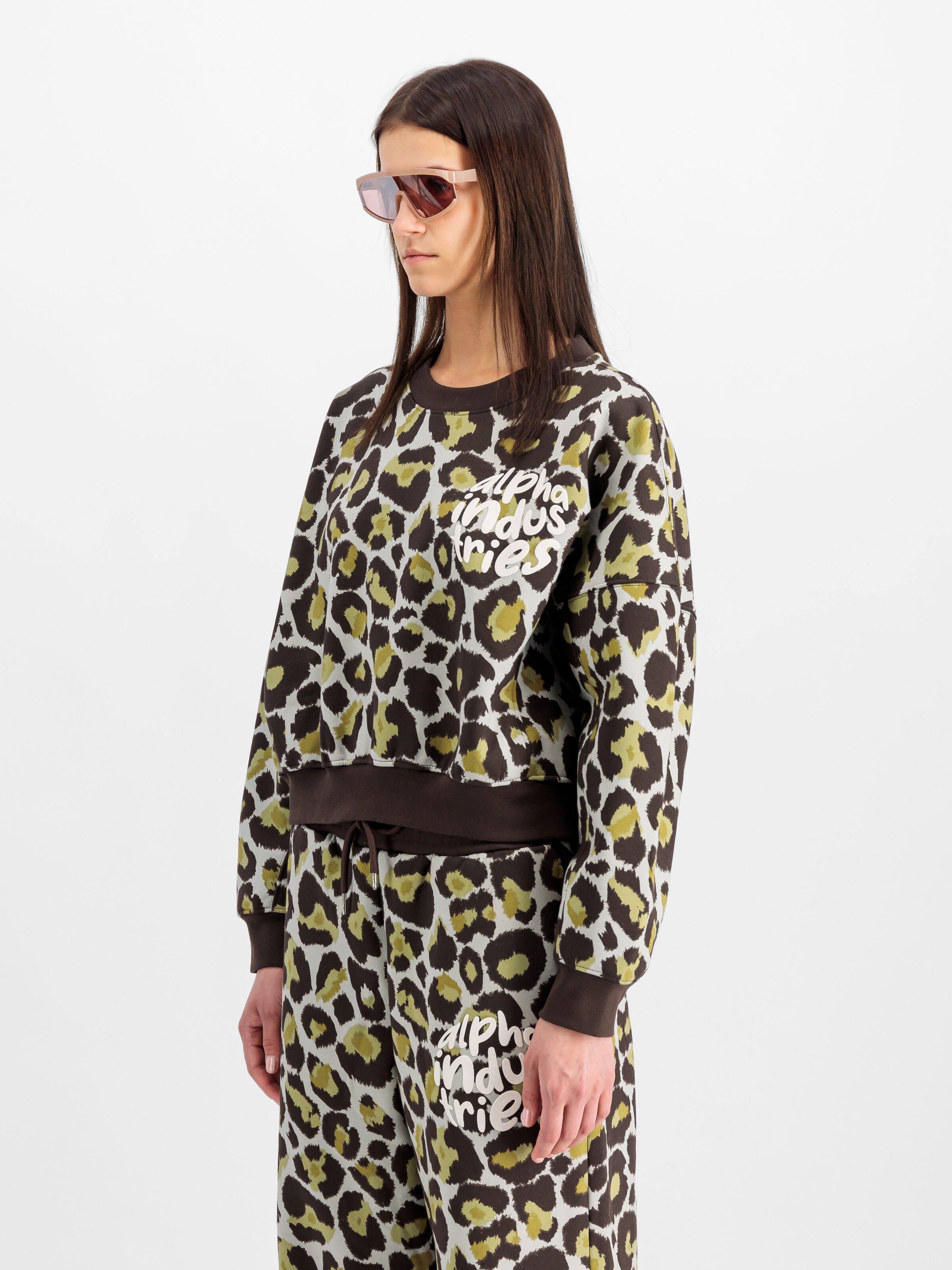Logo Camo Sweatshirt Women olive leo camo 148030C_732_2_model_00003_103639