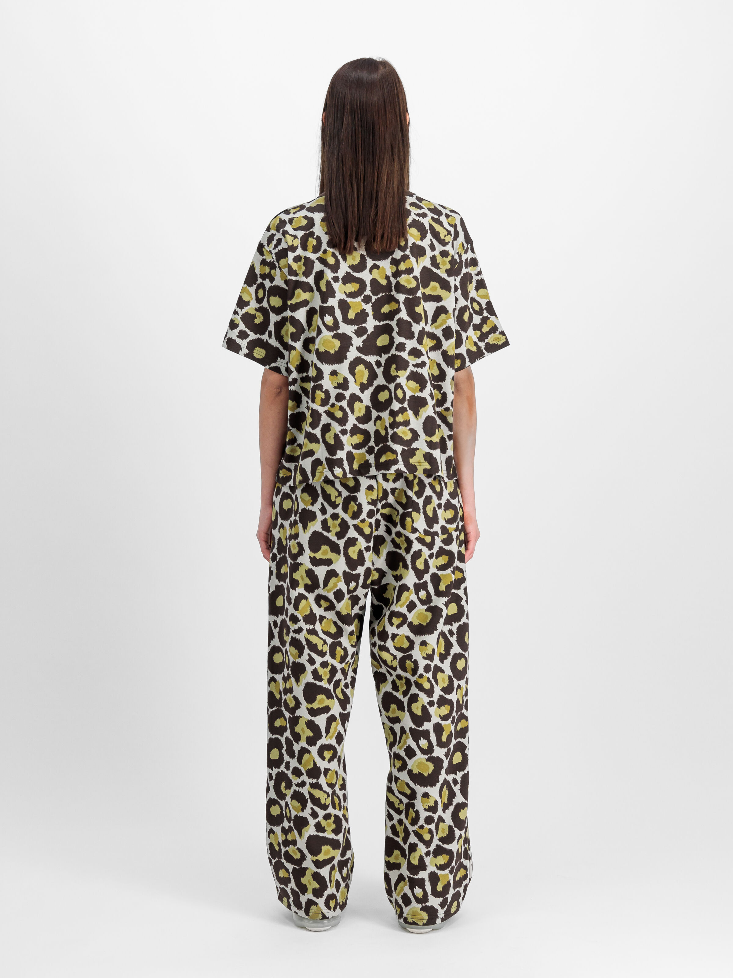 Logo Camo Jogger Women olive leo camo 148050C_732_2_model_00002_103580