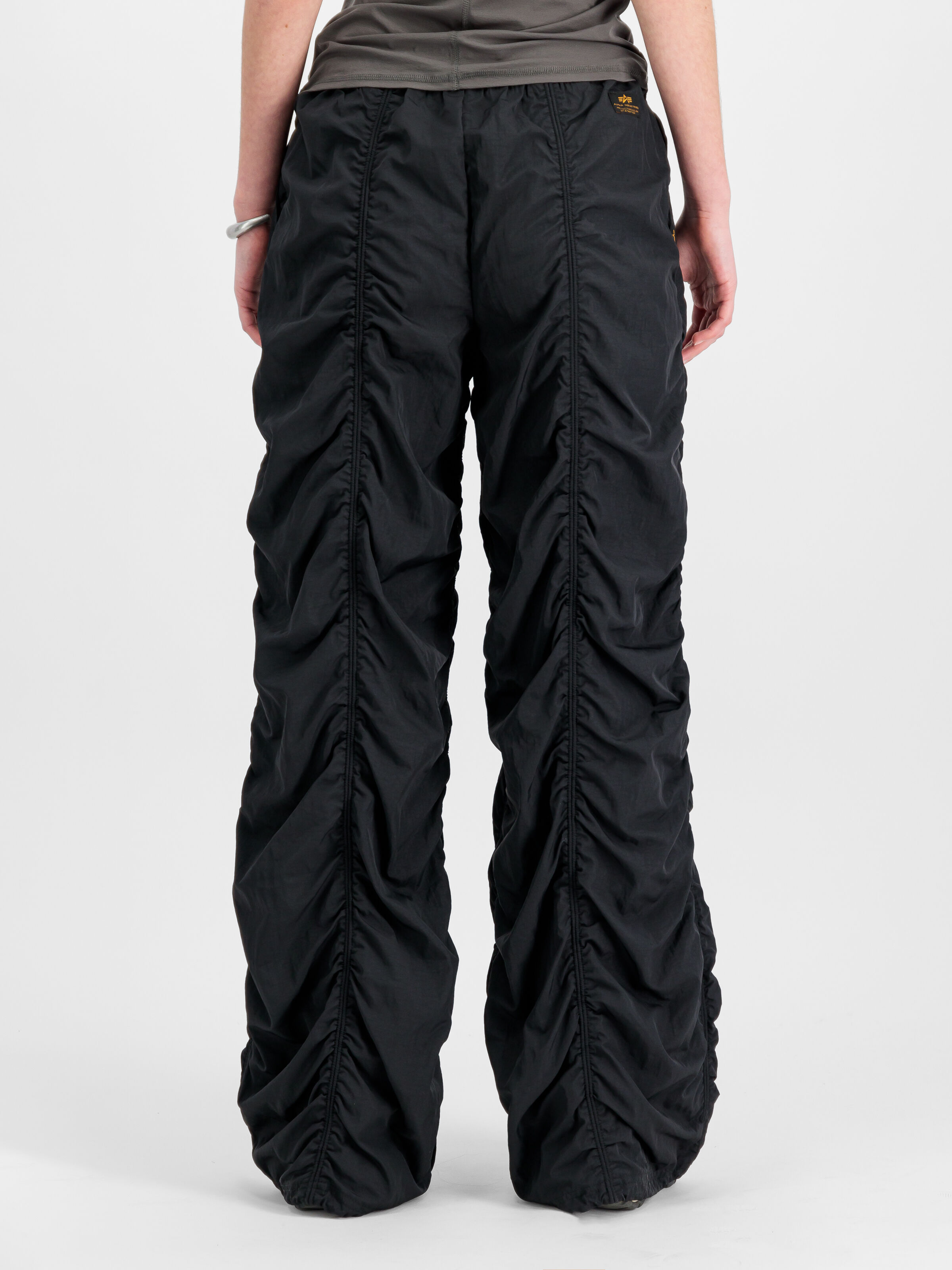 Parachute Pant Women black 156022_03_2_model_00005_142715