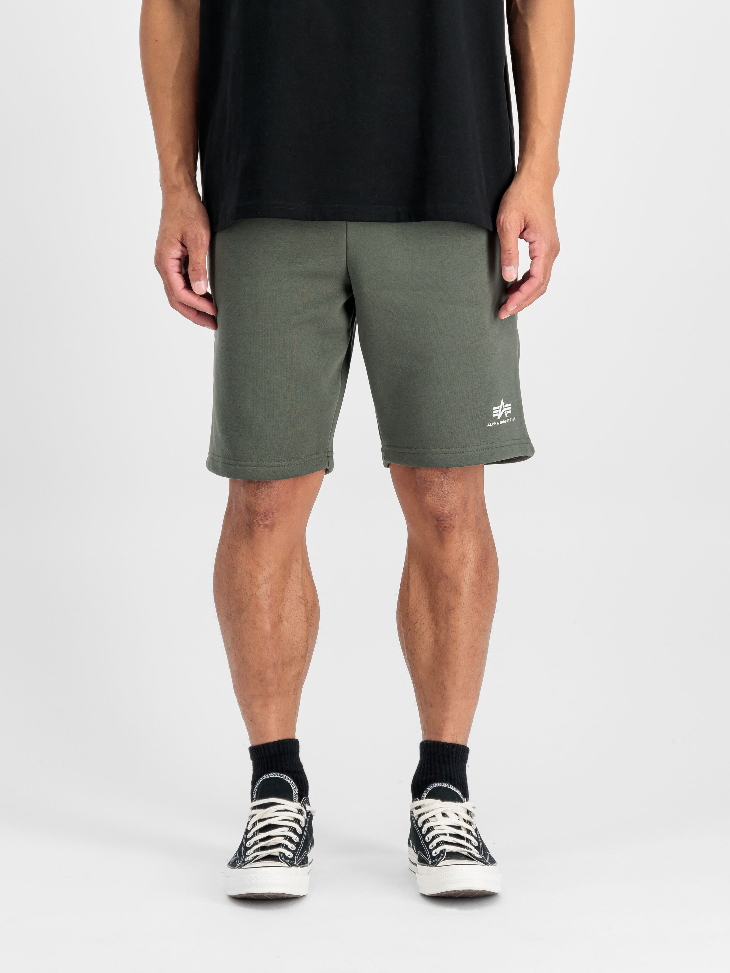 Basic Small Logo II Short dark olive 156367_142_2_model_00003_118222