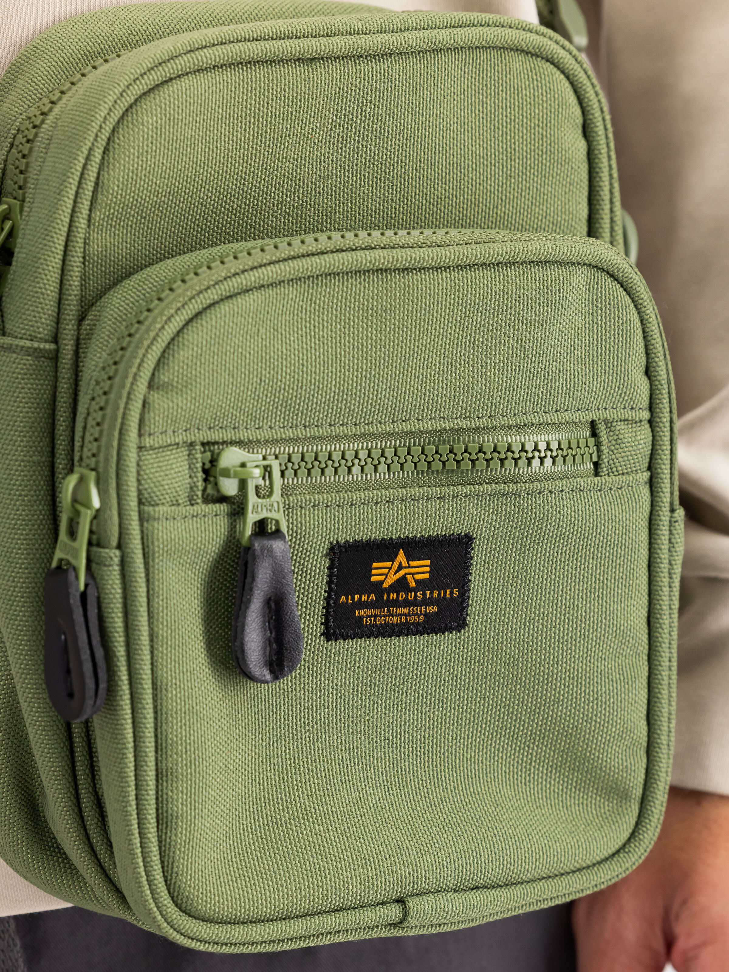Label Messenger Small Bag sage-green 156941_01_3_detail_00001_141378