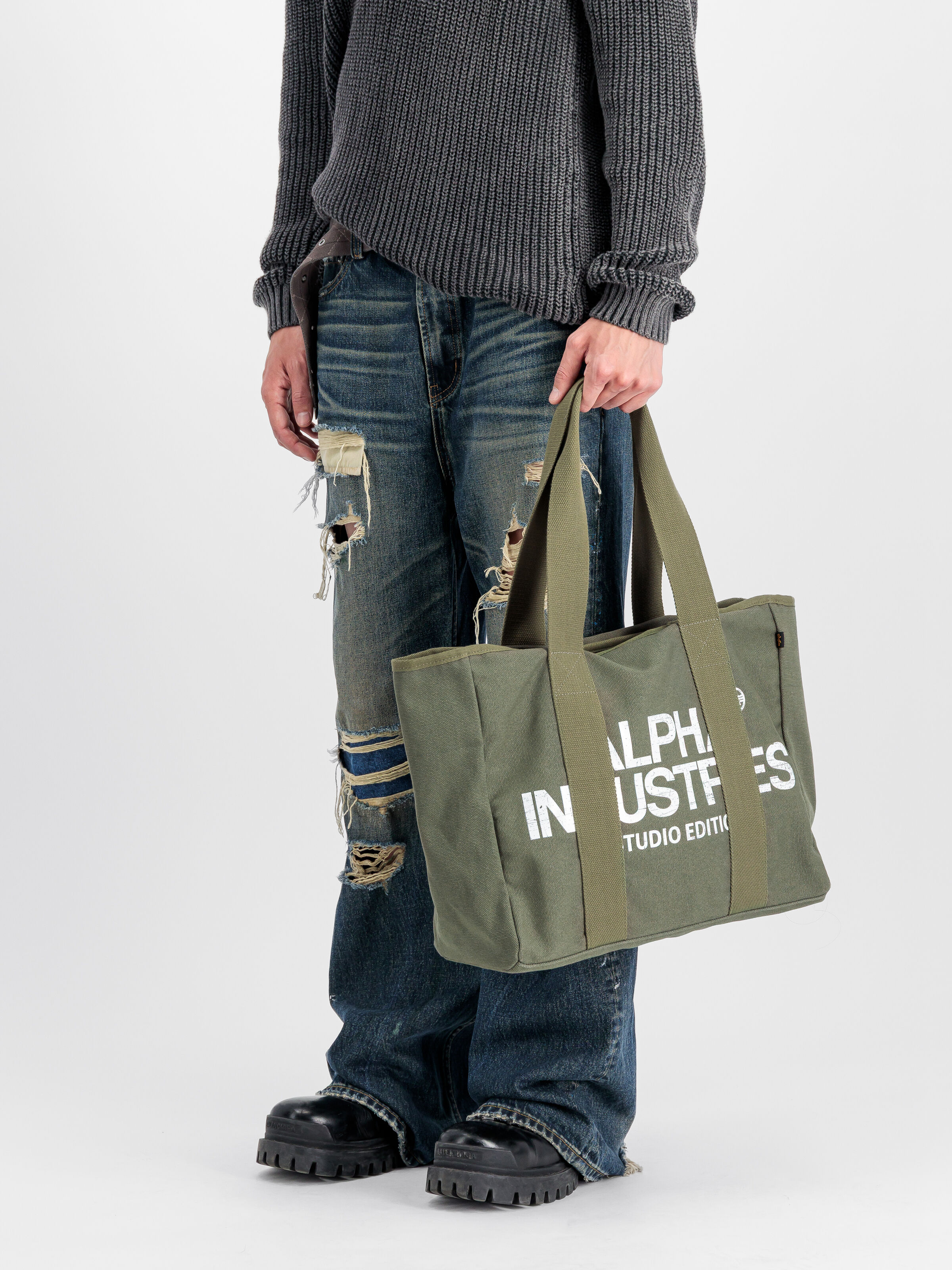 Studio Tote Large Bag dark olive 258948_142_2_model_00001_172705
