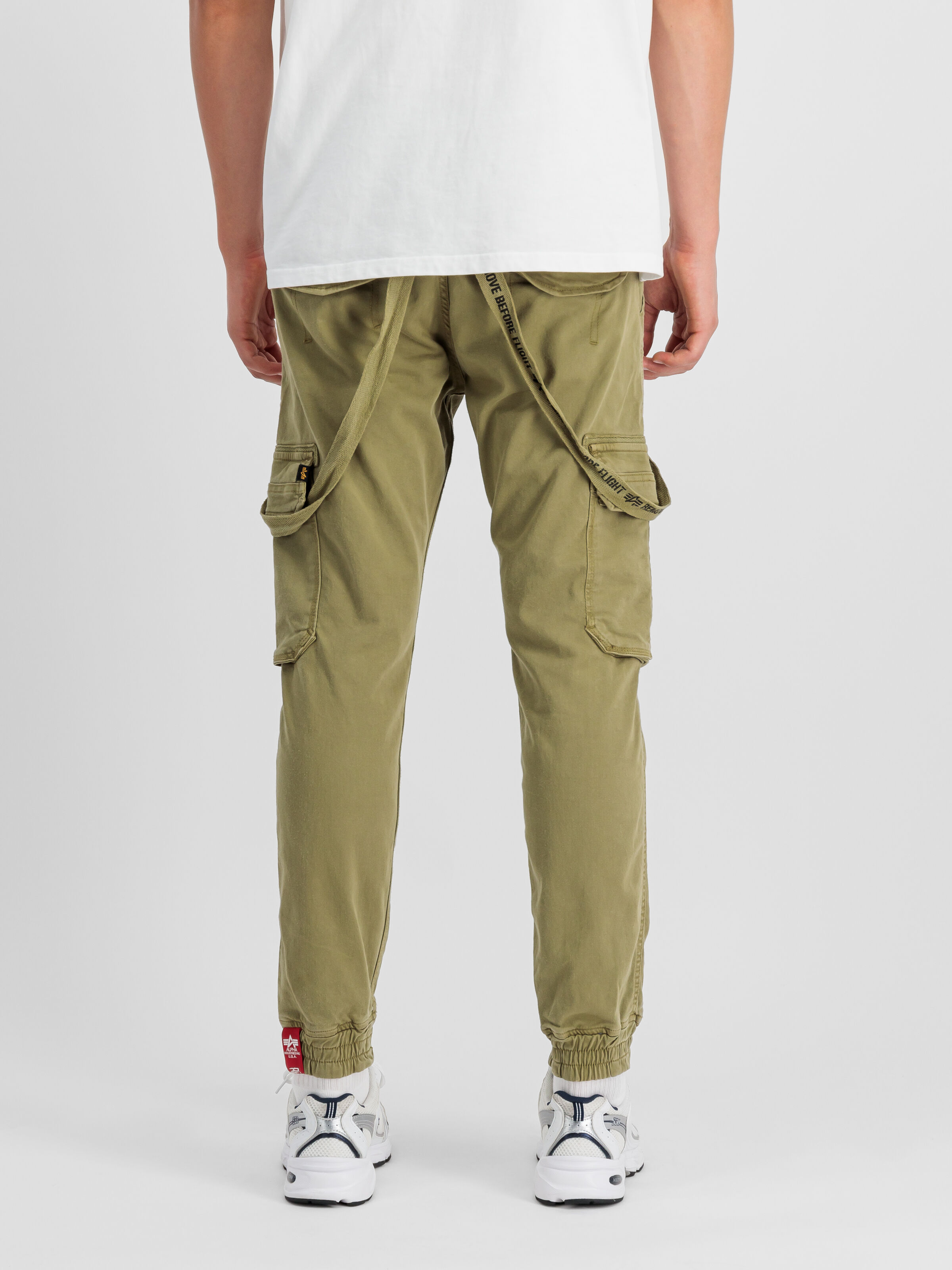 Utility Pant olive 128202_11_2_model_00005_105982