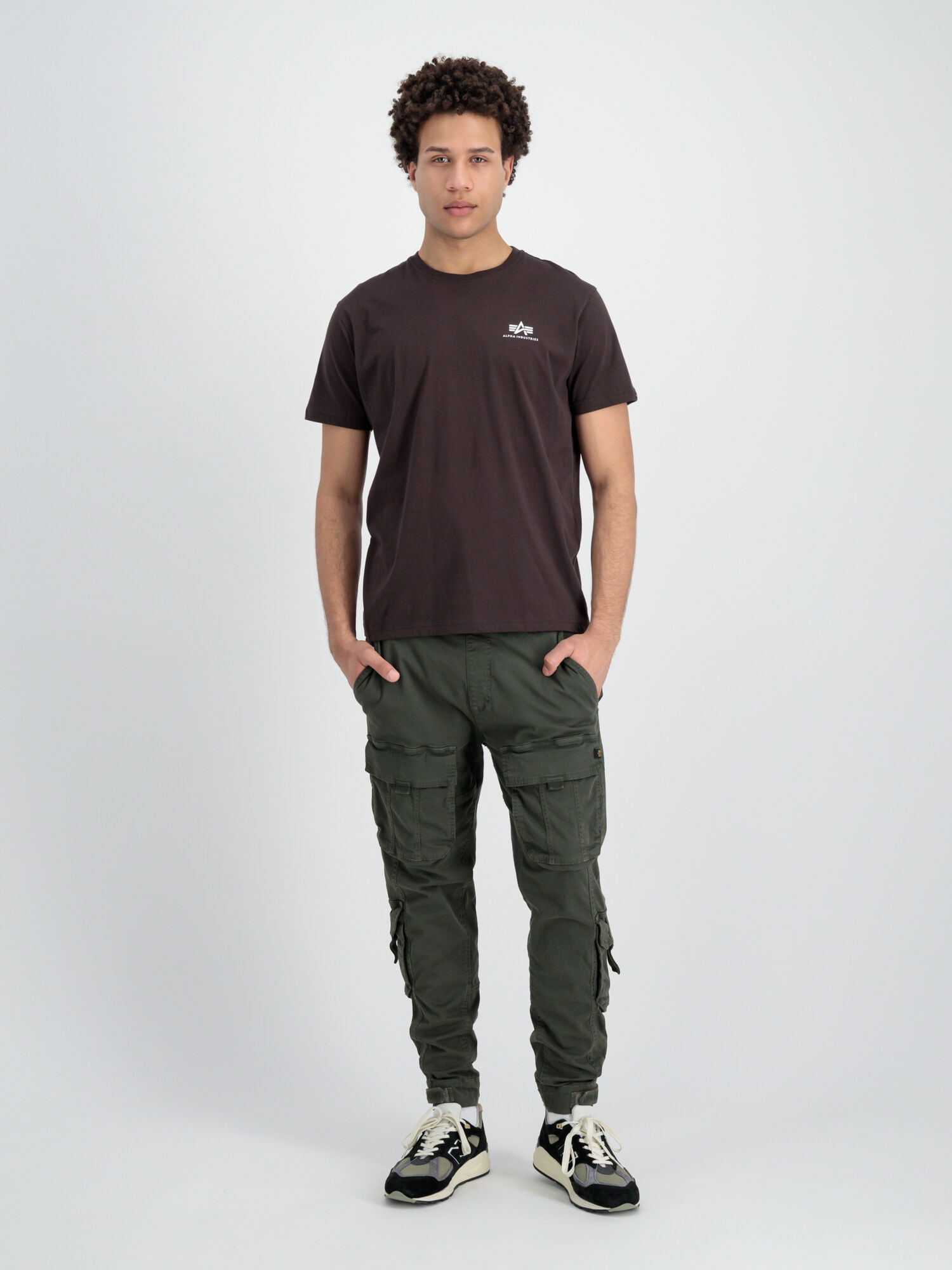 Basic Small Logo T-Shirt hunter brown 188505_696_alpha_industries_basic_t_small_logo_00002_126262