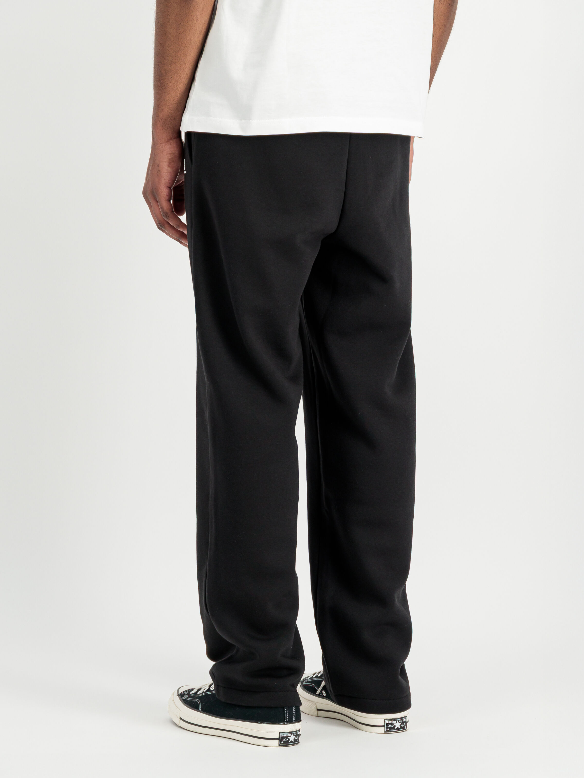 Basic Straight Leg Small Logo Jogger black 268362_03_2_model_00003_227371