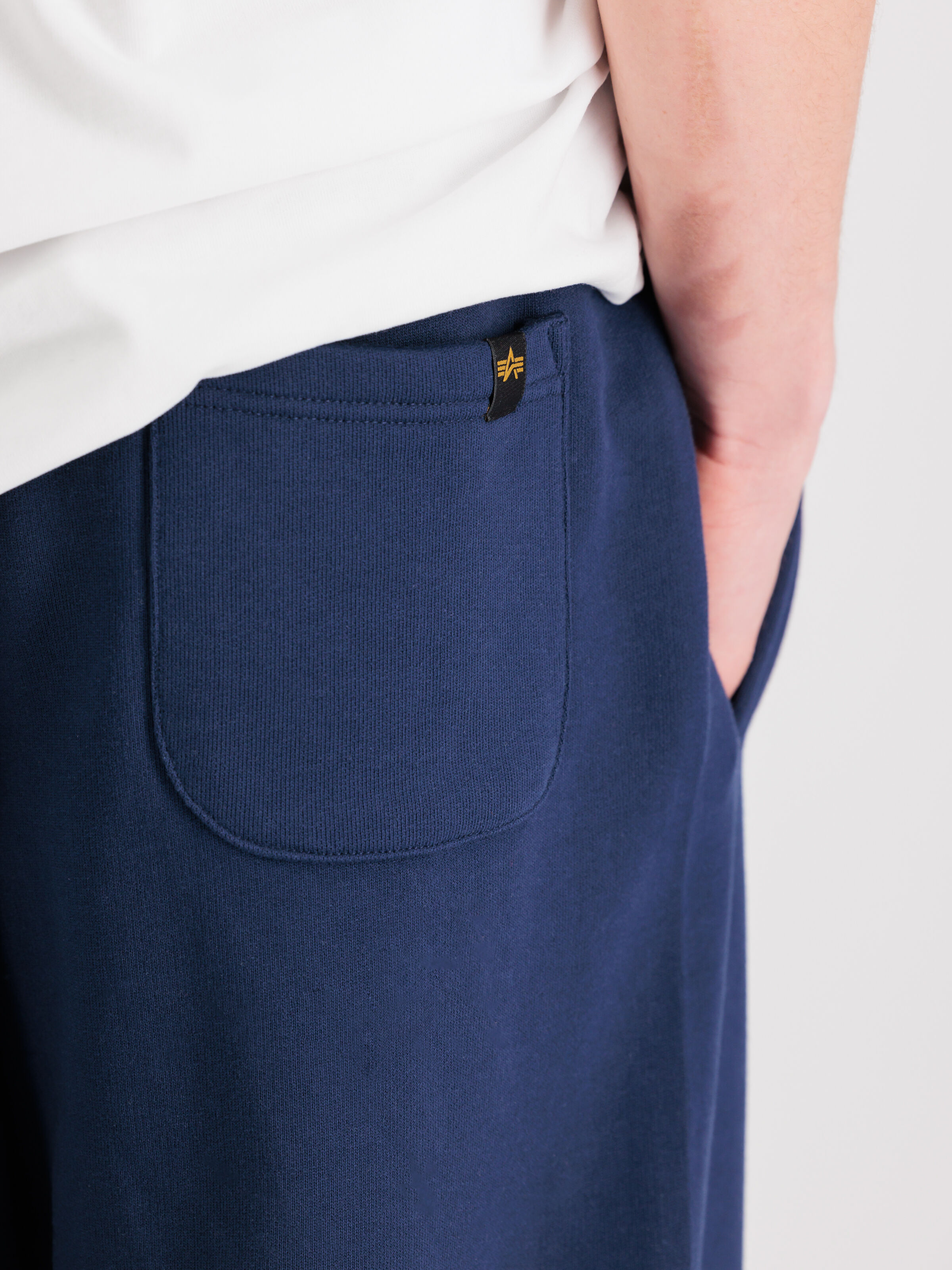 Alpha Essentials Rubber Logo Jogger ultra navy 146364_697_3_detail_00002_99741
