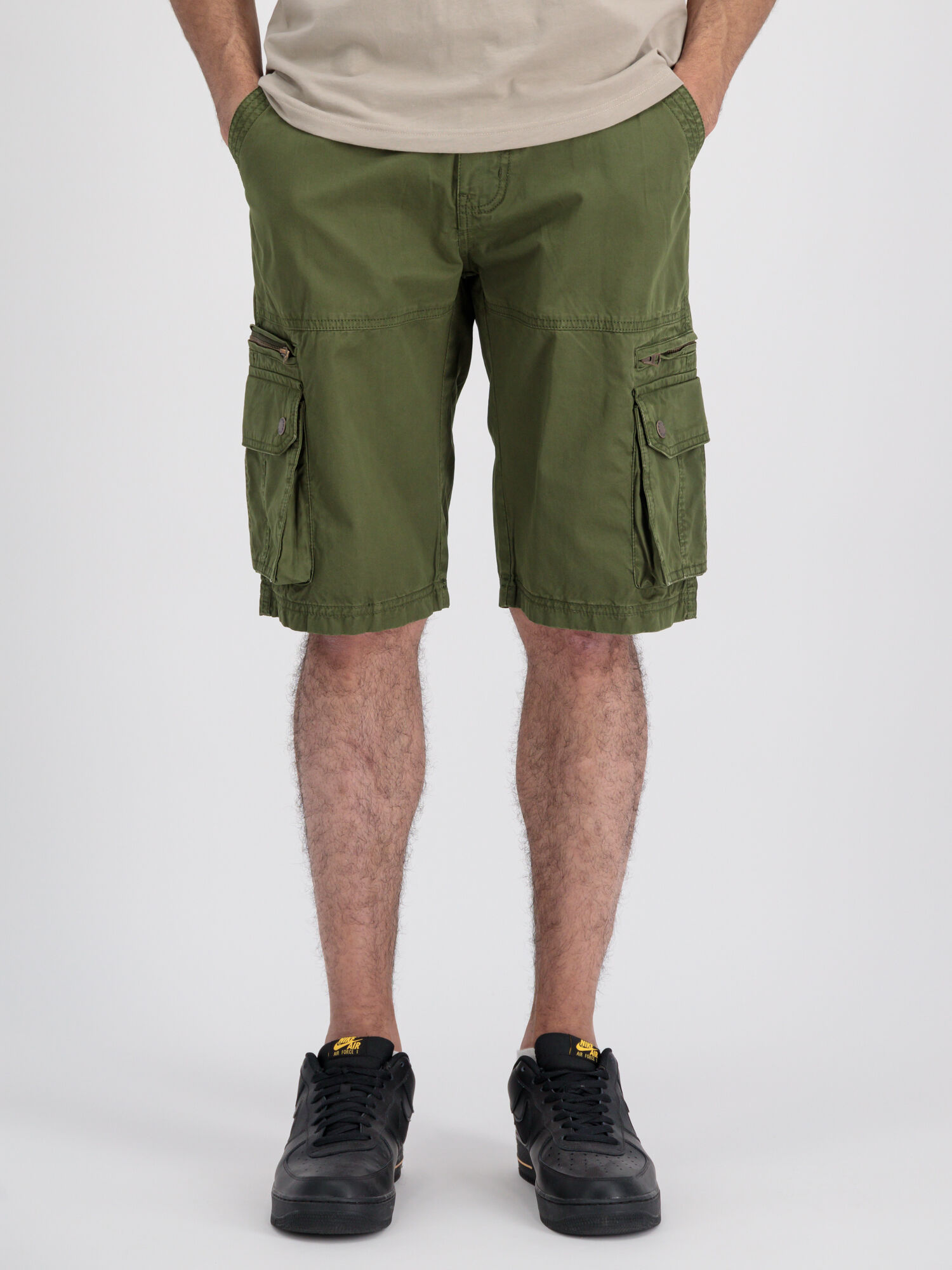 Alpha Short dark olive 136250_142_alpha_industries_alpha_short_001_123965