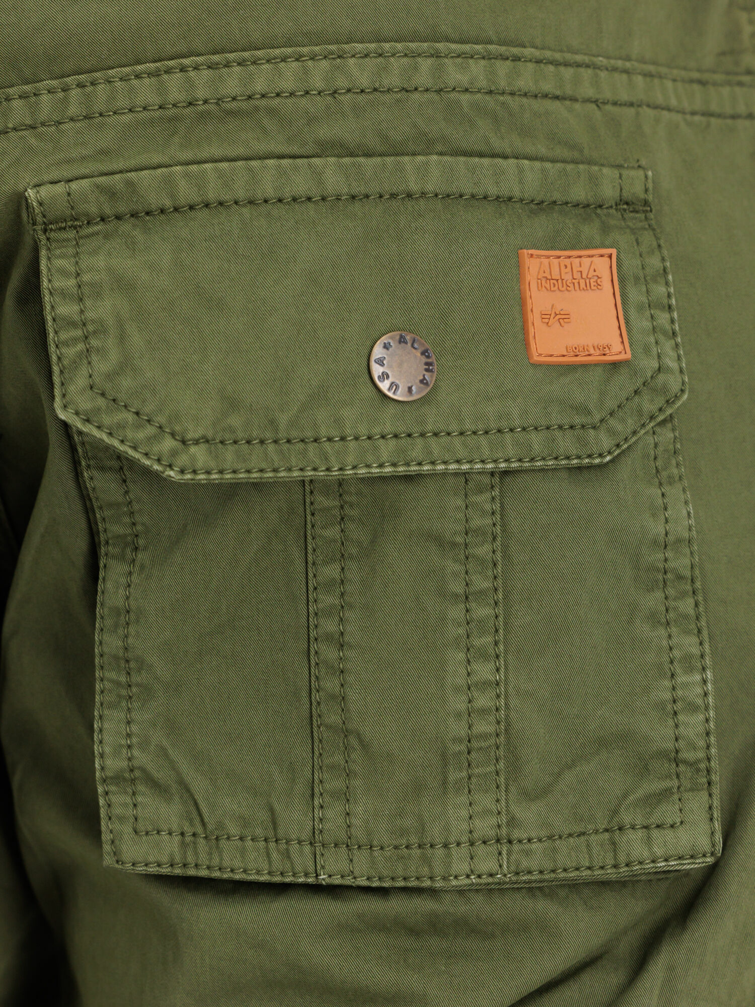 Alpha Short dark olive 136250_142_alpha_industries_alpha_short_008_123967