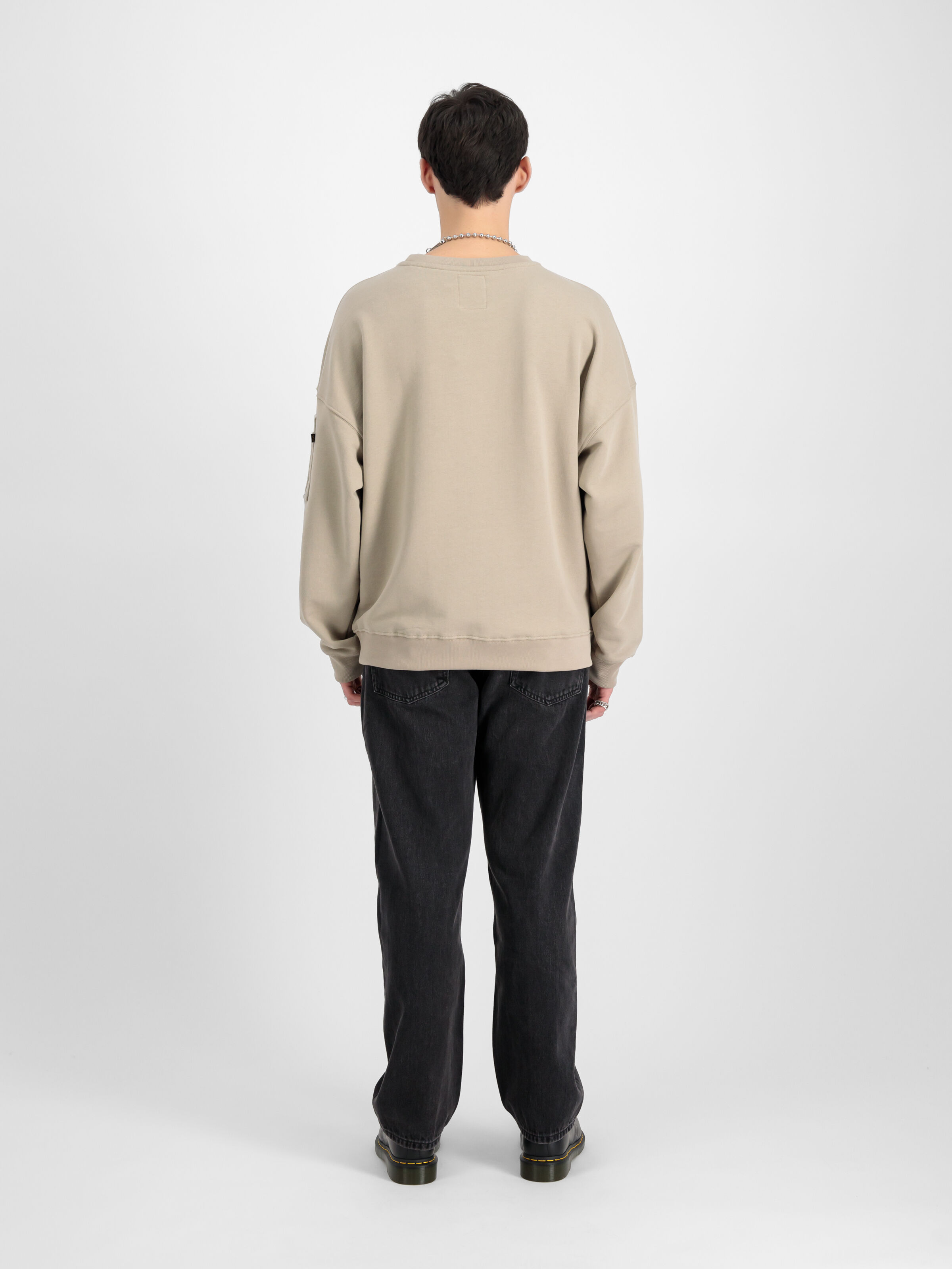 Alpha Essentials Rubber Logo Sweatshirt vintage sand 146303_679_2_model_00002_99174