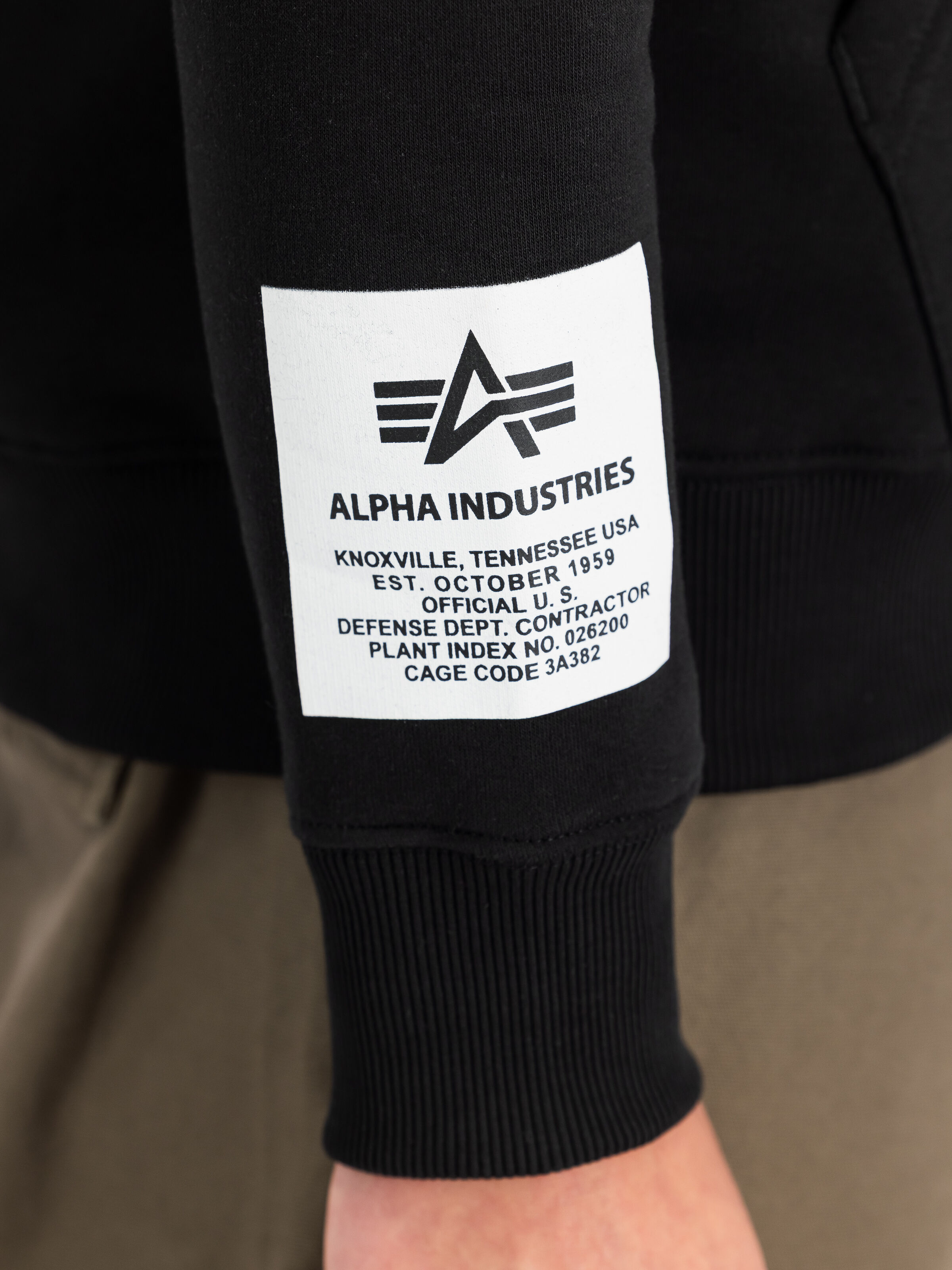 Alpha Hoodie black 126803_03_3_detail_00001_190347