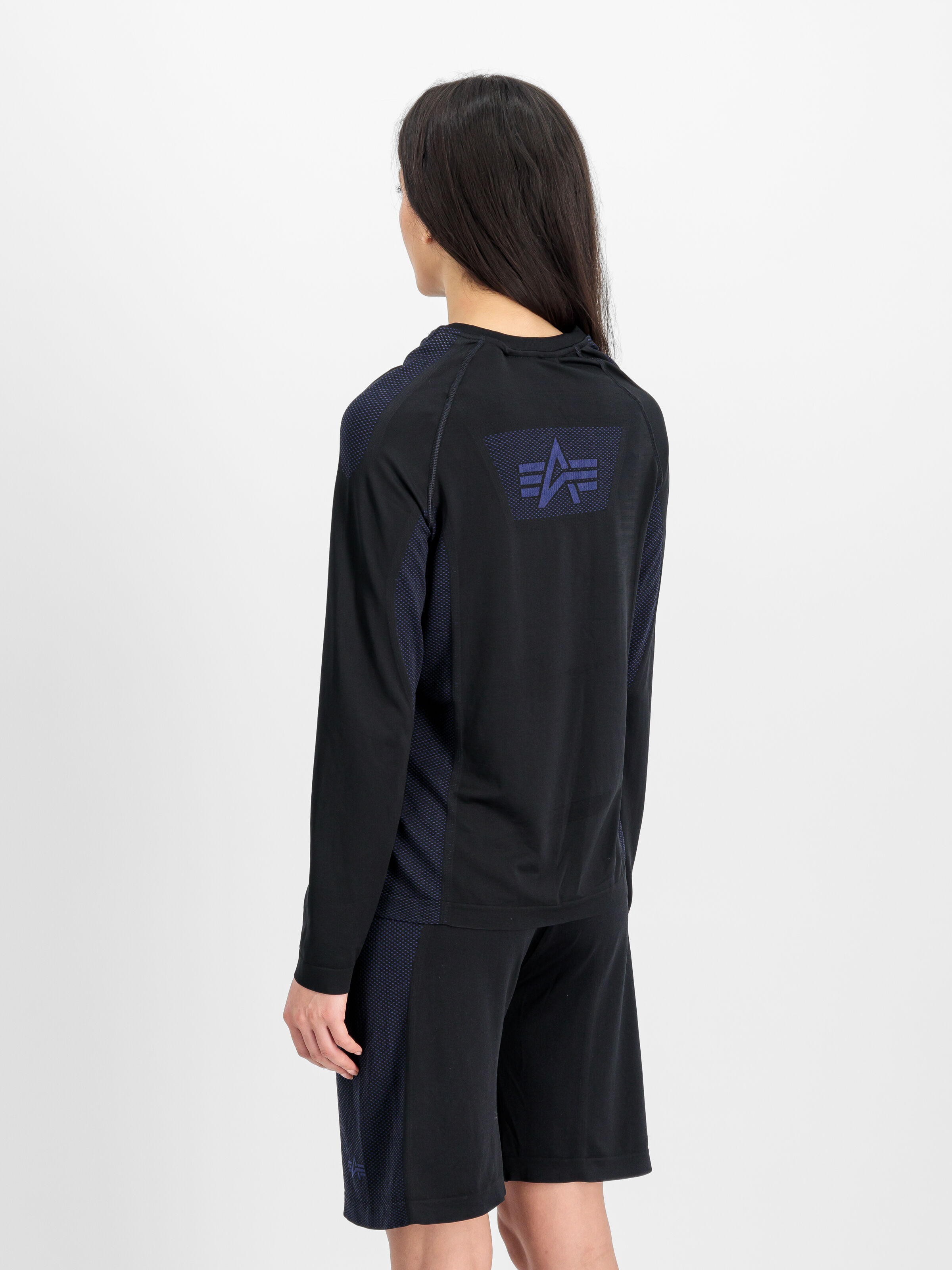 Seamless Longsleeve black 756580_03_2_model_00004_155085