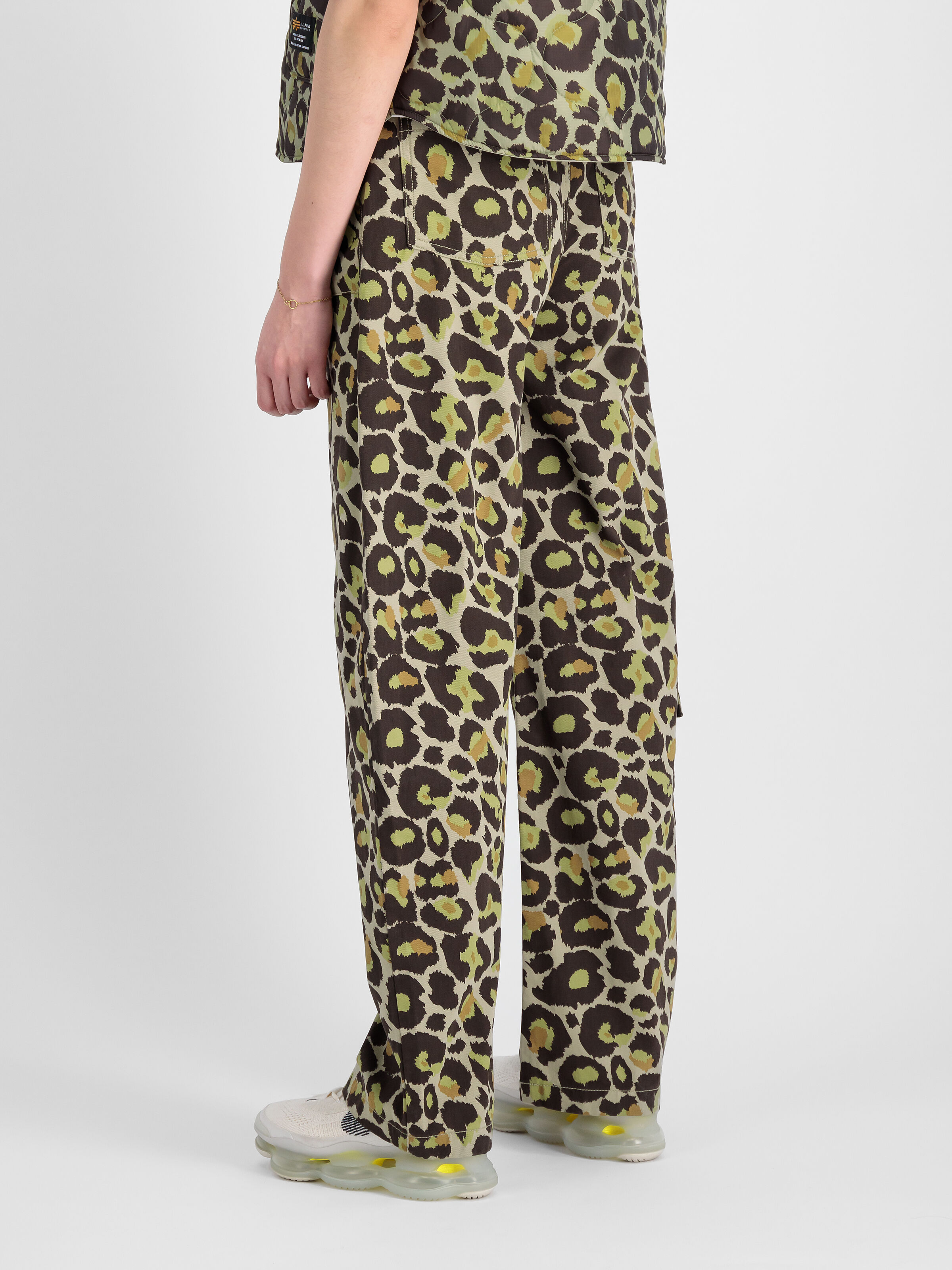 Field Camo Pant Women olive leo camo 148021C_732_2_model_00005_99369