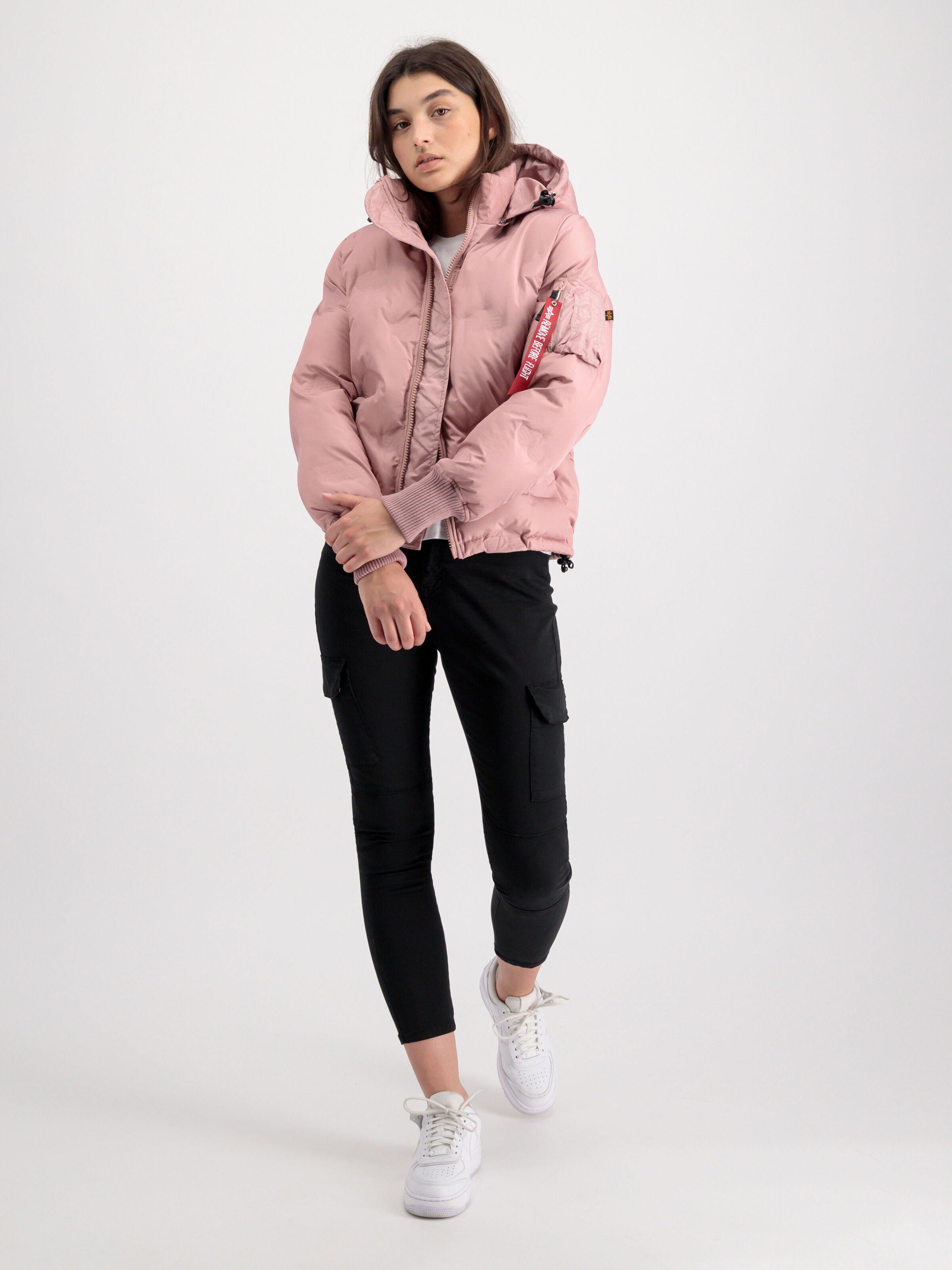 108005_397_alpha_industries_hooded_logo_puffer_wmn_004_182960
