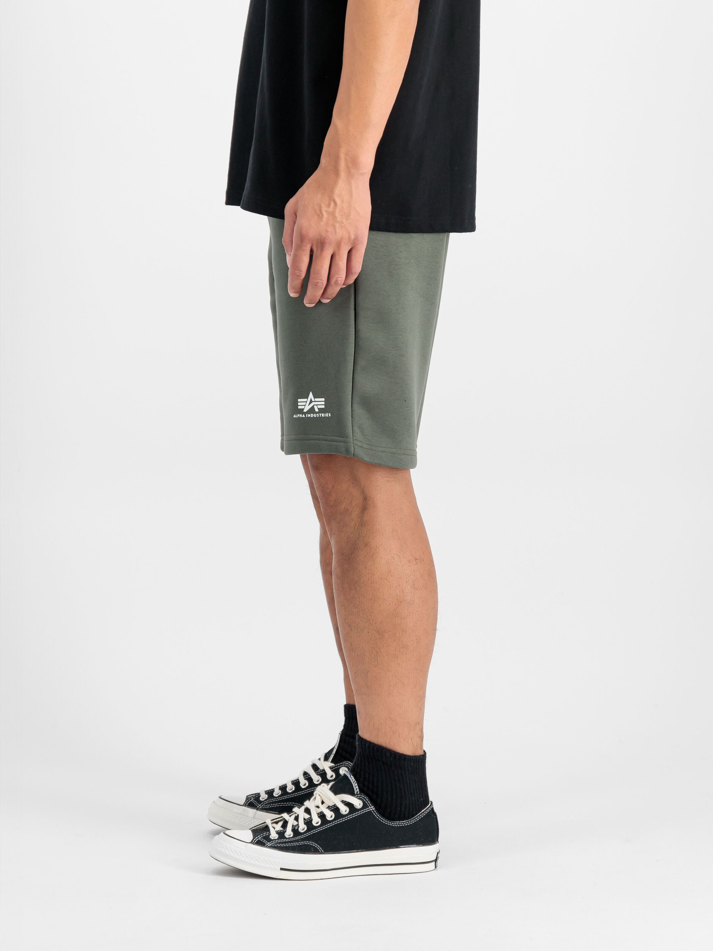 Basic Small Logo II Short dark olive 156367_142_2_model_00004_118223